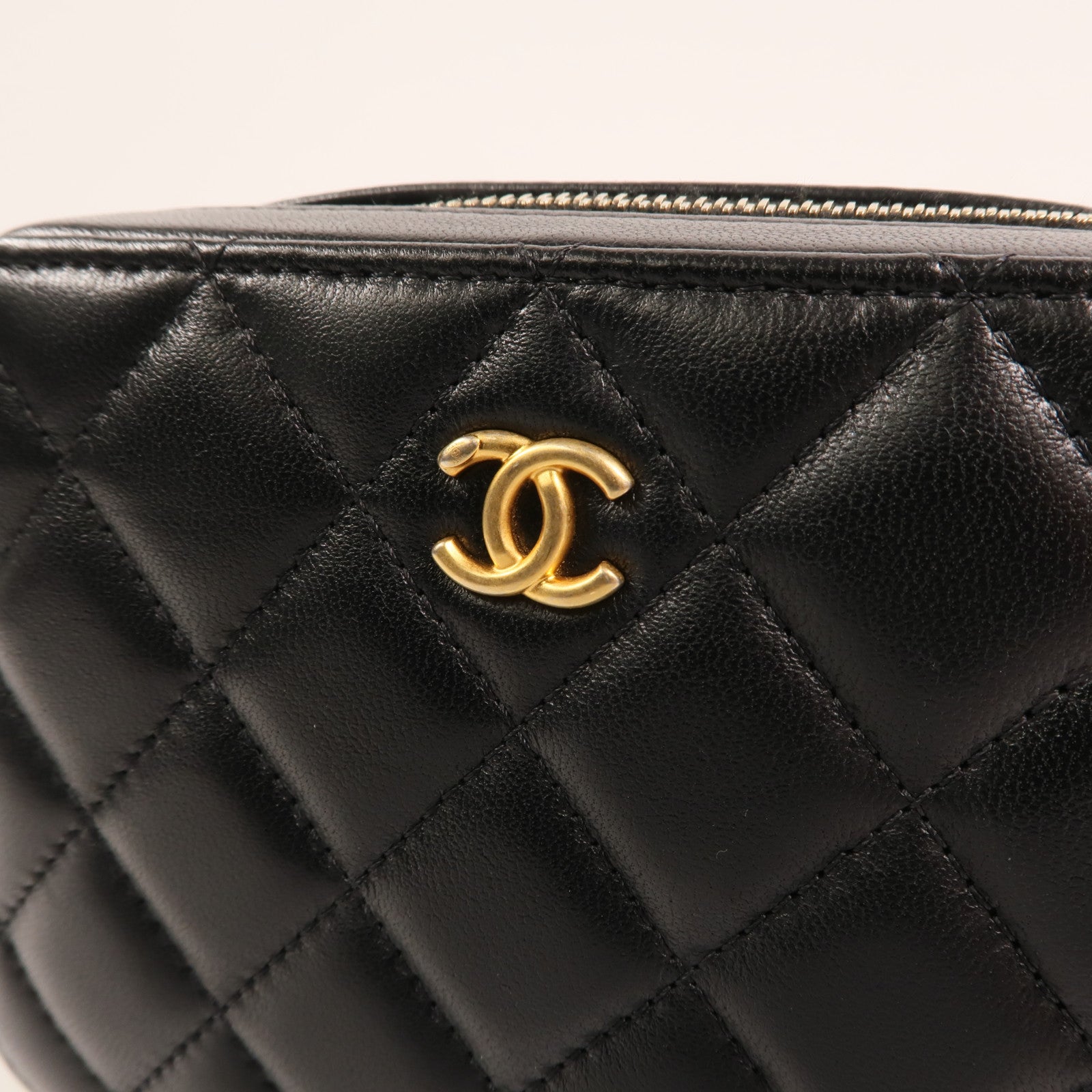 CHANEL 羊皮皮革Camera Bag With Pearl Crush金扣鏈帶肩背袋