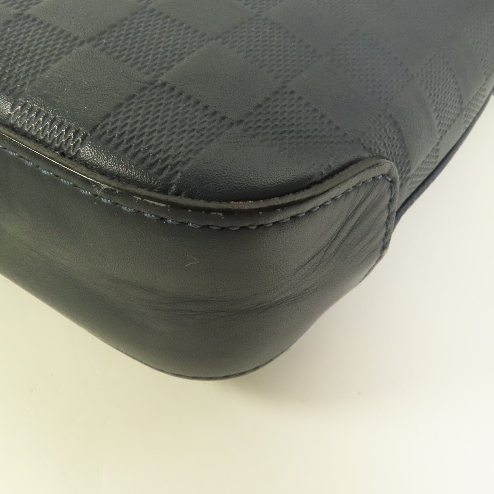 LOUIS VUITTON 【激減優惠】Damier Infini Distrist PM銀扣肩背袋