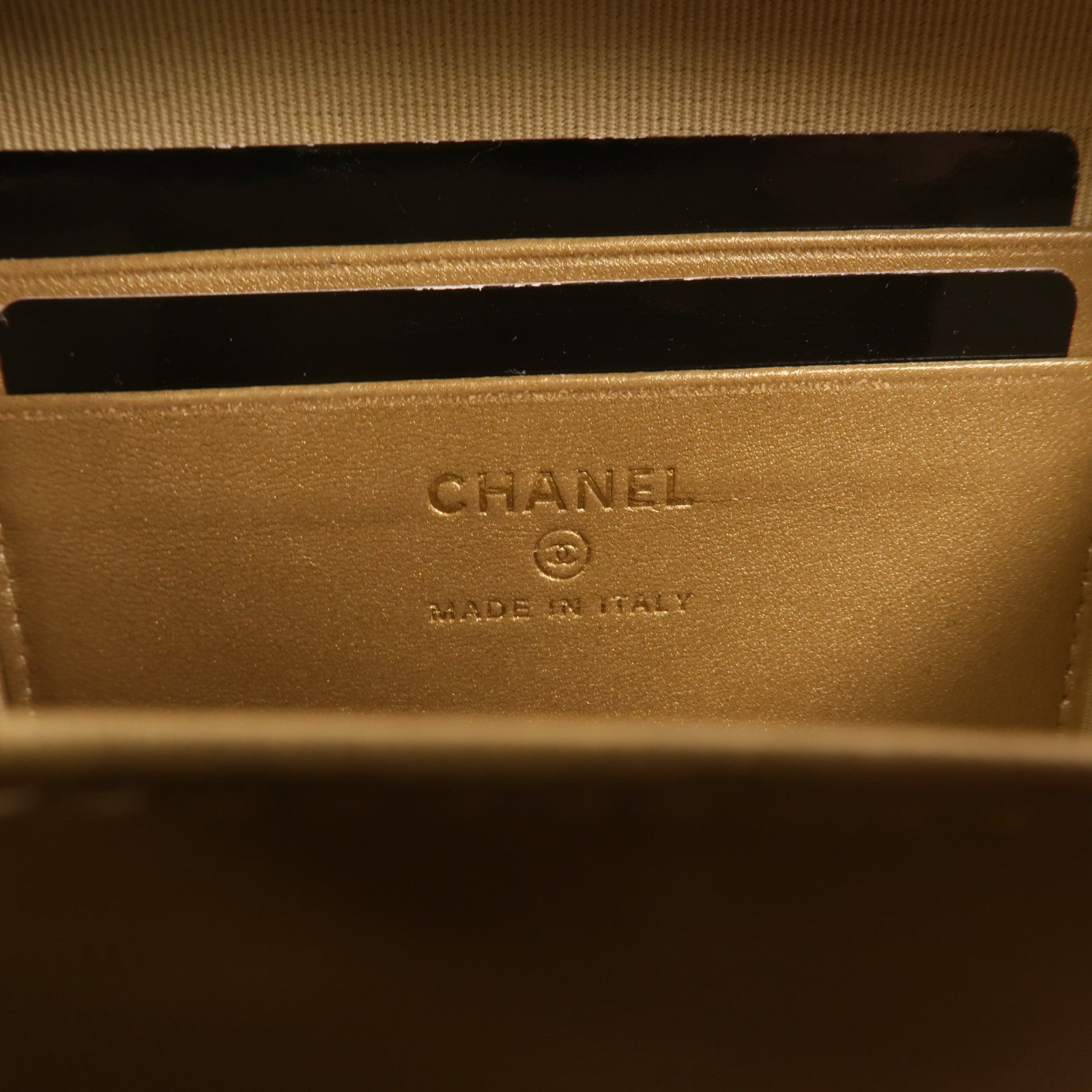CHANEL 羊皮皮革Camera Bag With Pearl Crush金扣鏈帶肩背袋