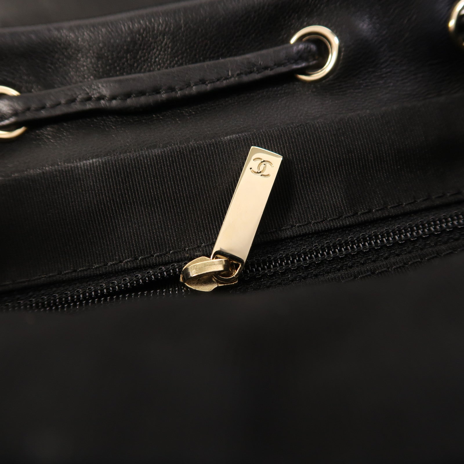 CHANEL 羊皮皮革Backpack金扣背包