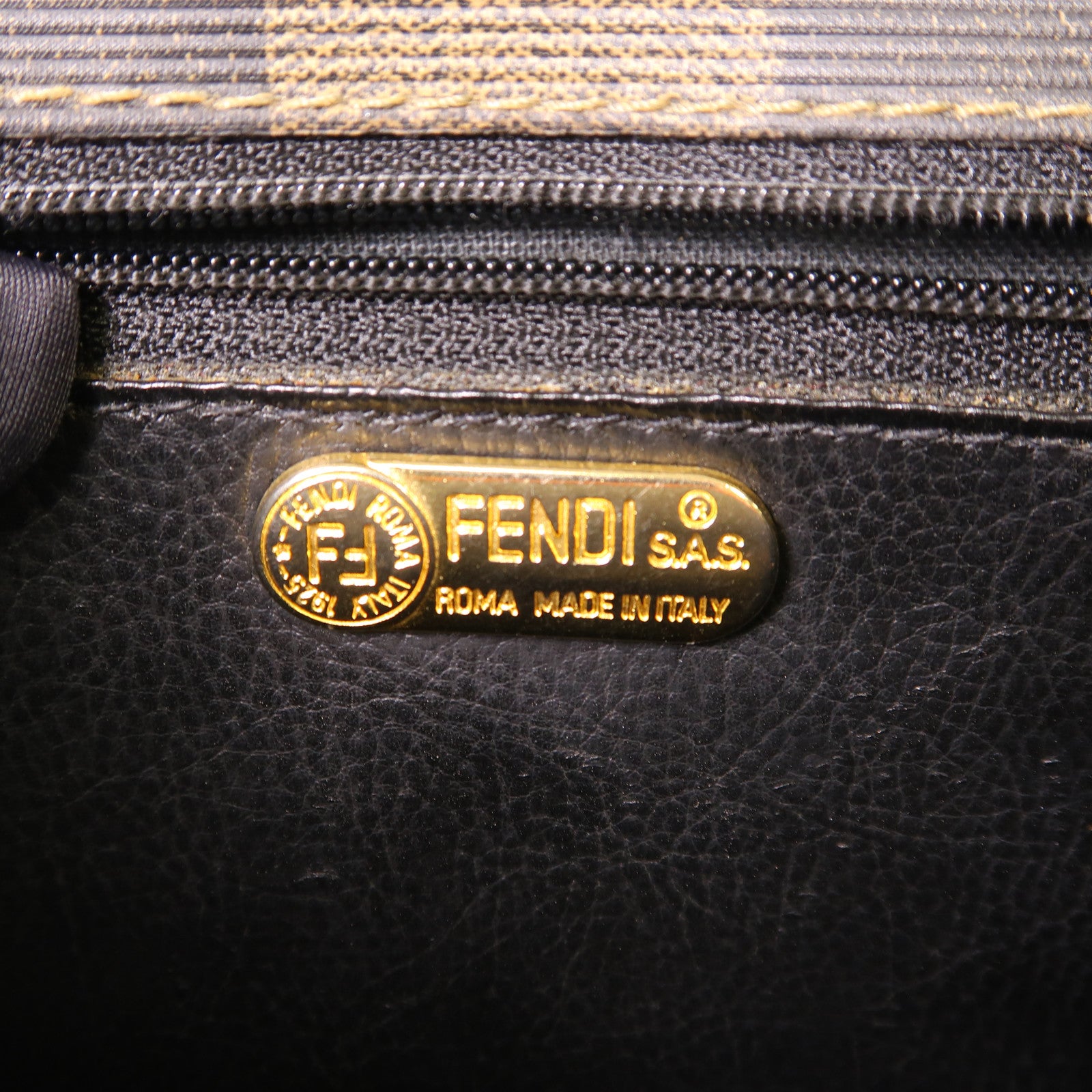FENDI 塗層帆布Vintage Shoulder Bag銀扣肩背袋