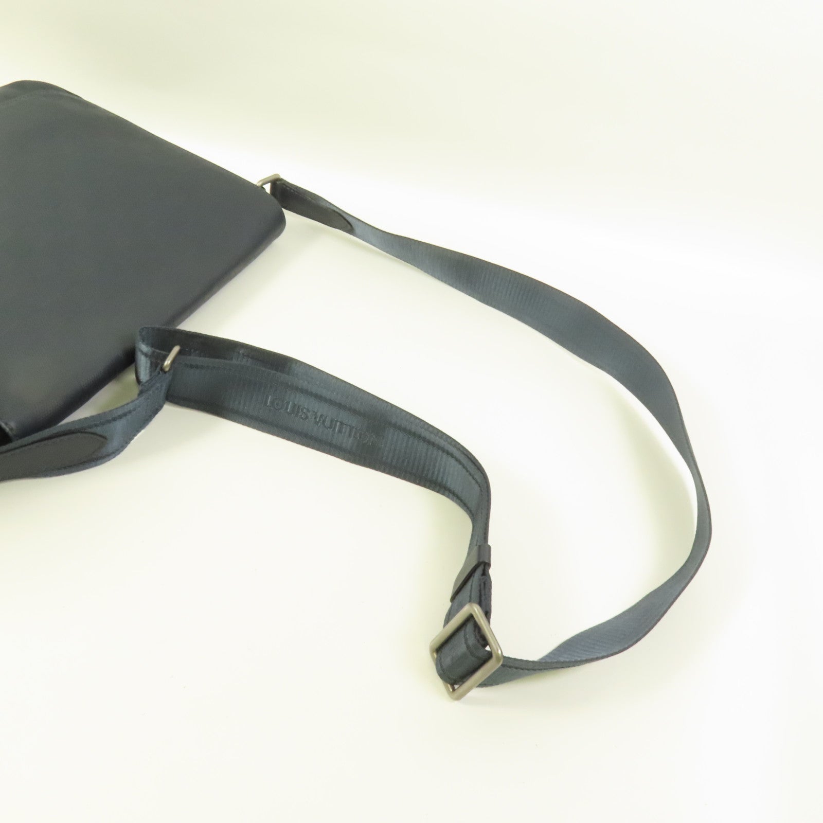 LOUIS VUITTON 【激減優惠】Damier Infini Distrist PM銀扣肩背袋