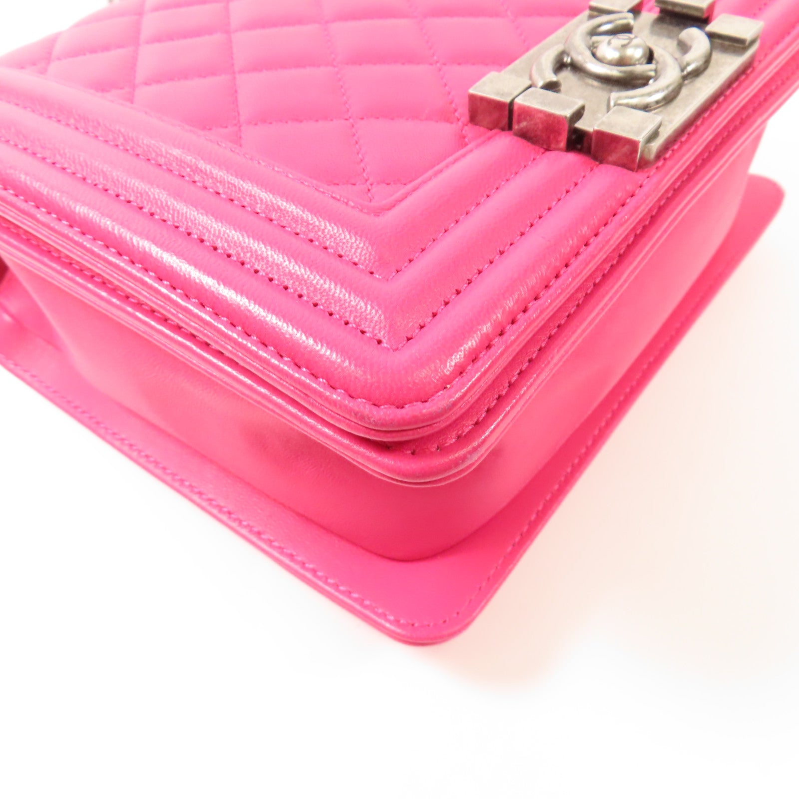 CHANEL 牛皮皮革Boy Chanel銀扣鏈帶肩背袋