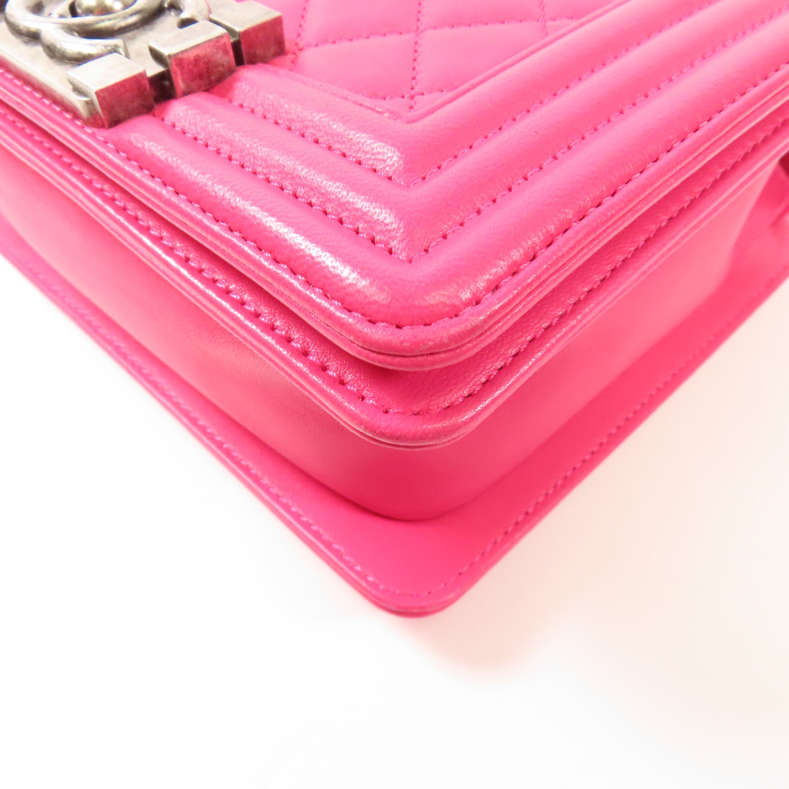 CHANEL 牛皮皮革Boy Chanel銀扣鏈帶肩背袋