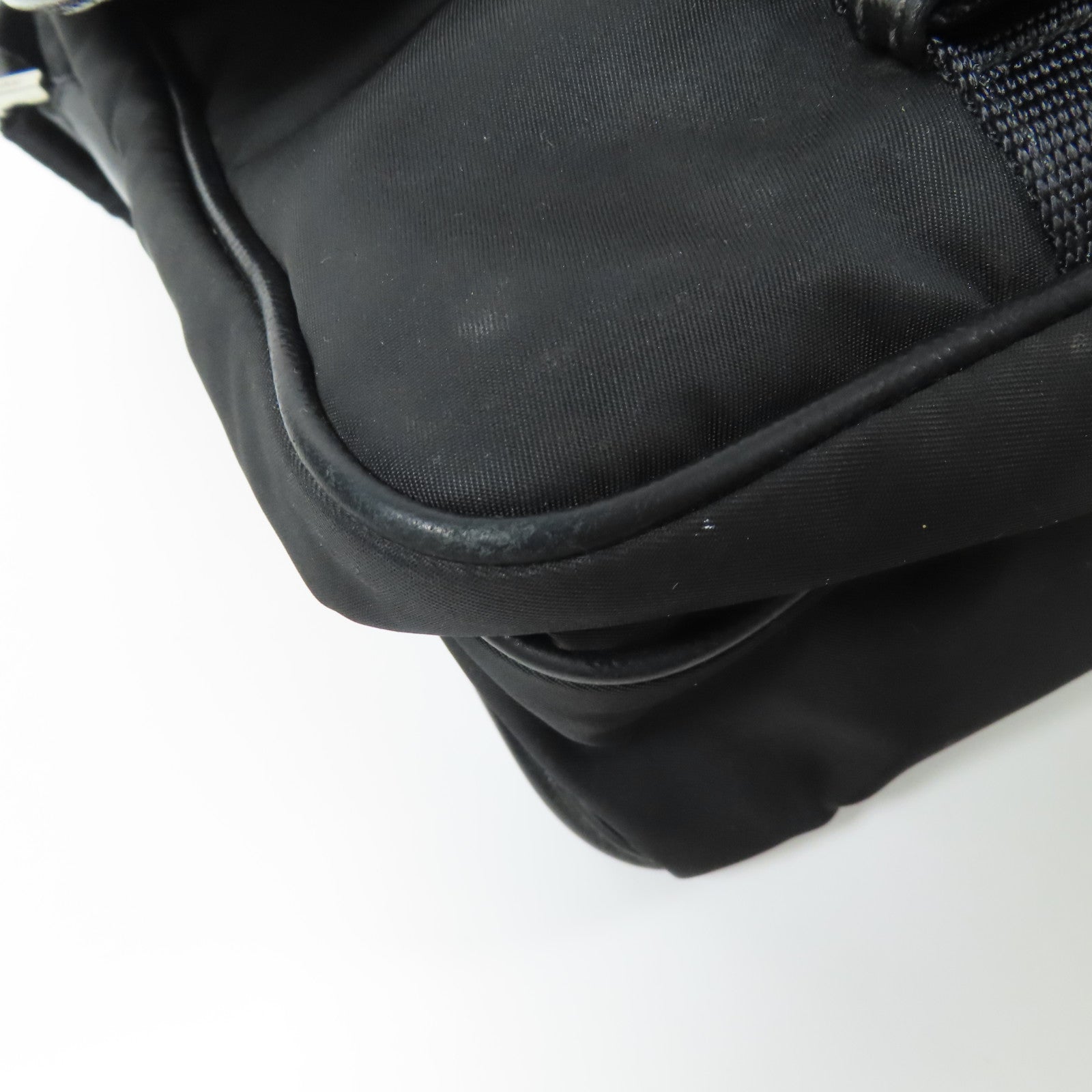 PRADA 尼龍Shoulder Bag銀扣肩背袋