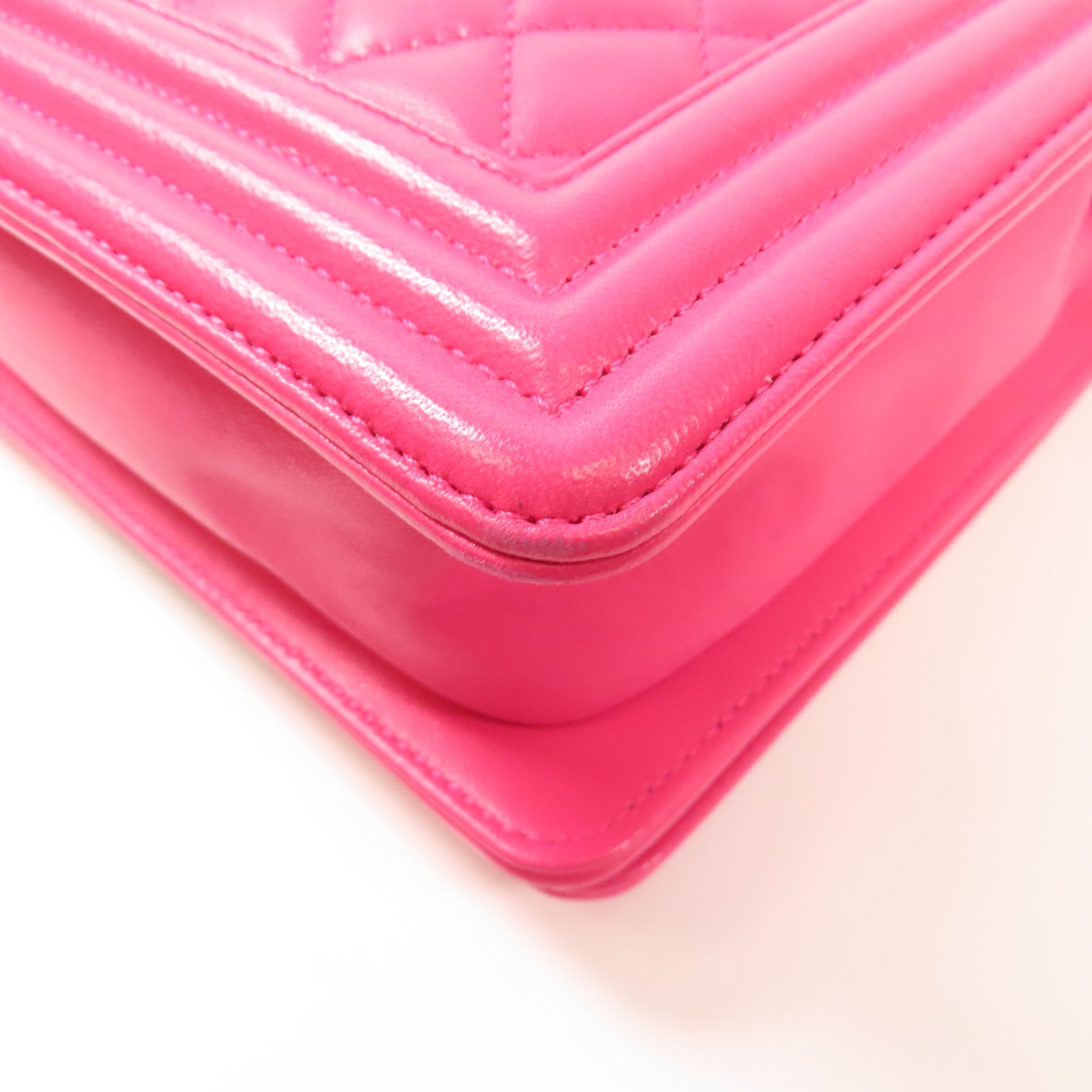 CHANEL 牛皮皮革Boy Chanel銀扣鏈帶肩背袋