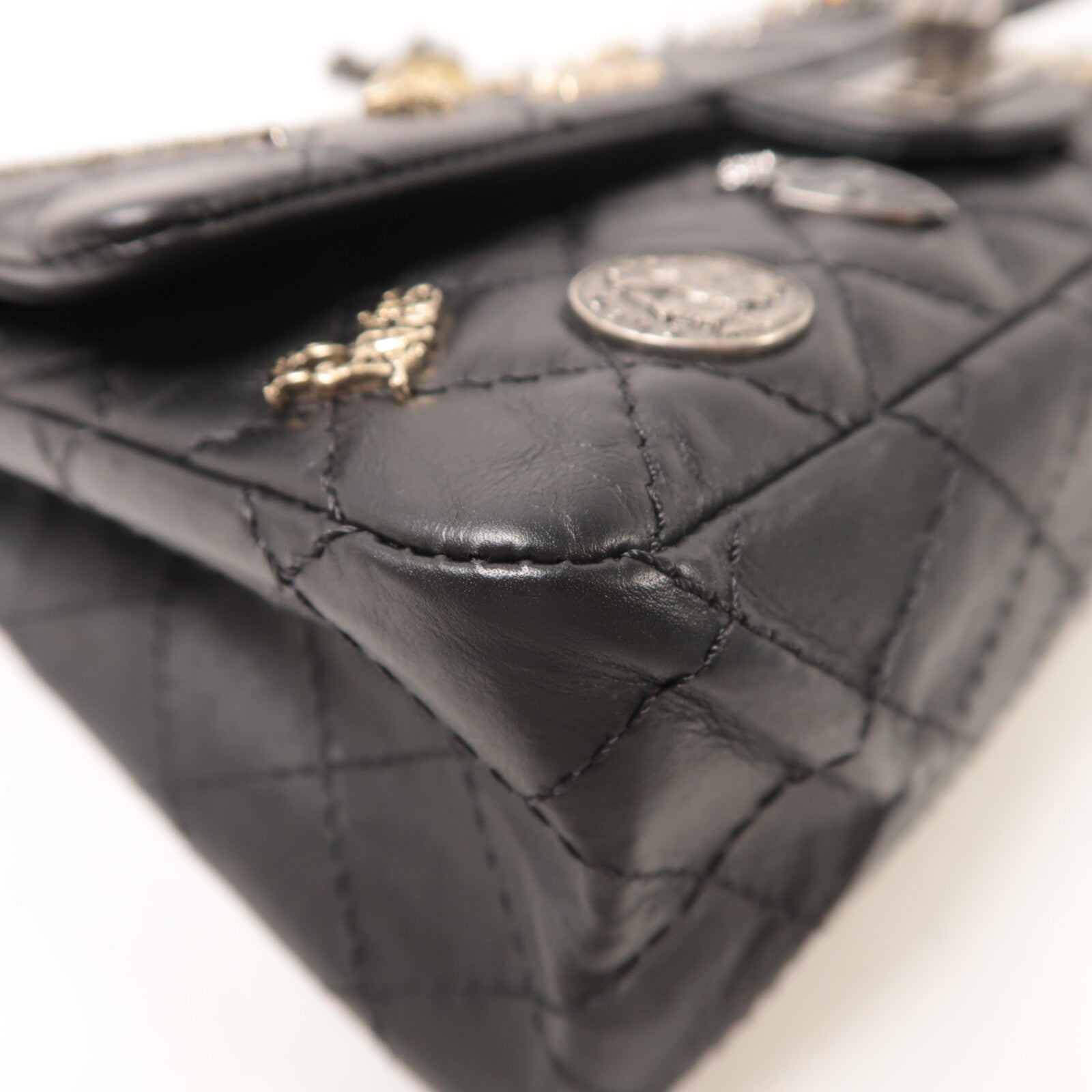 CHANEL 牛皮皮革2.55 Reissue Lucky Charm鏈帶肩背袋