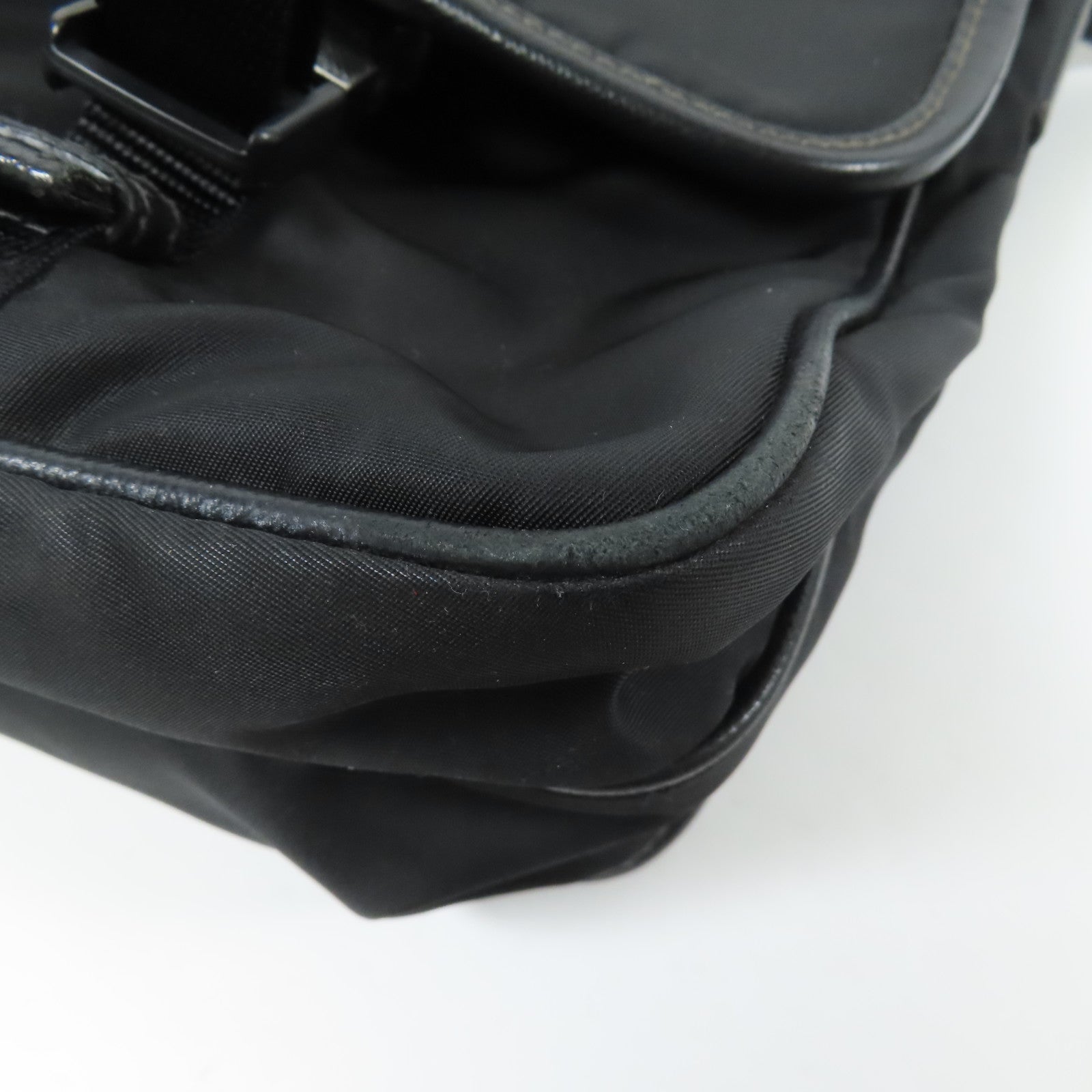 PRADA 尼龍Shoulder Bag銀扣肩背袋