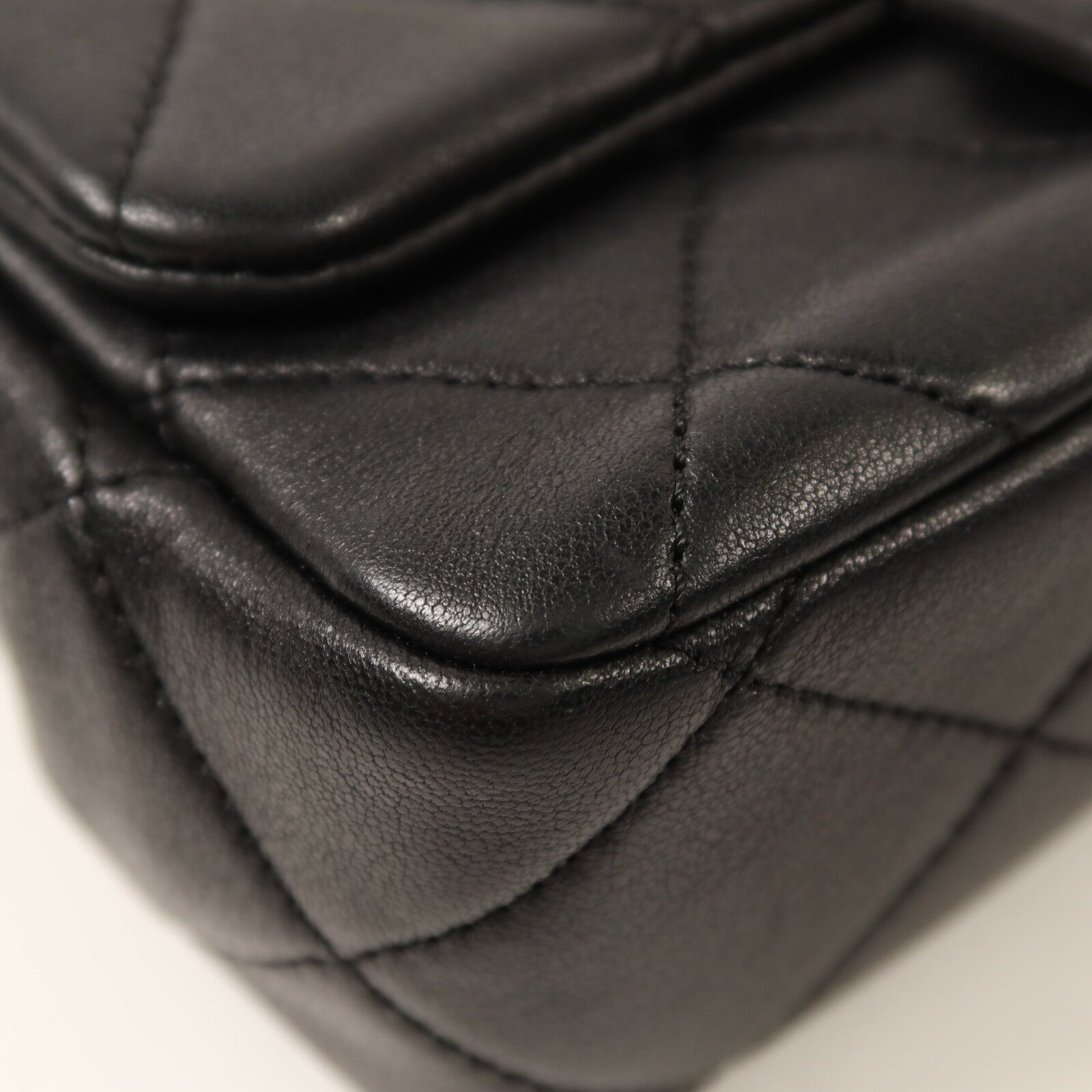 CHANEL 牛皮皮革Mini Matelasse金扣鏈帶手挽肩背兩用袋