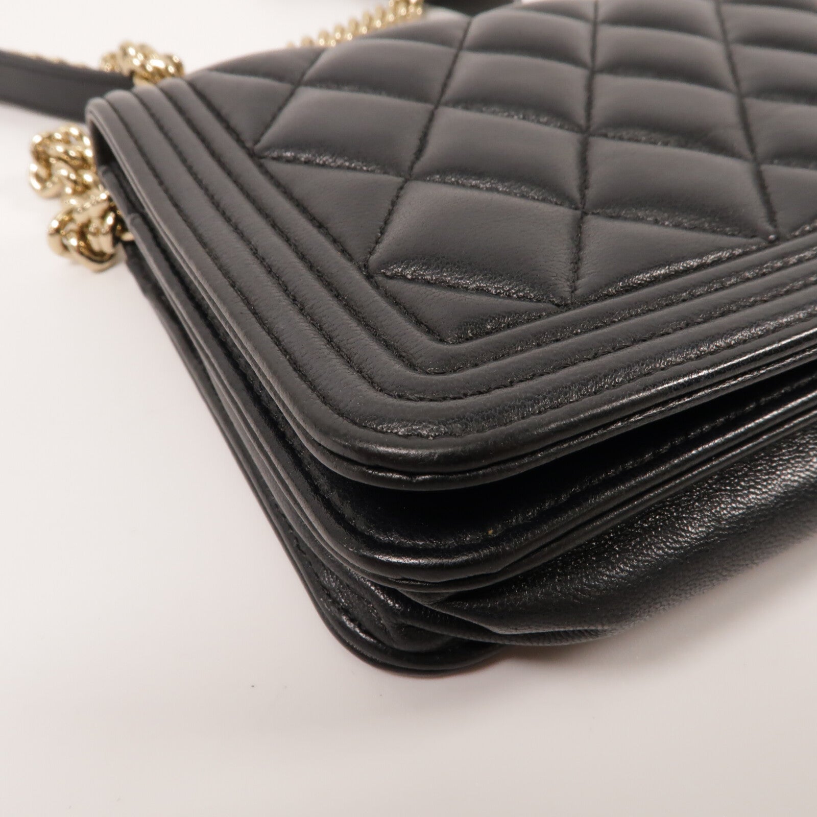 CHANEL 羊皮皮革Boy Wallet On Chain鏈帶肩背袋