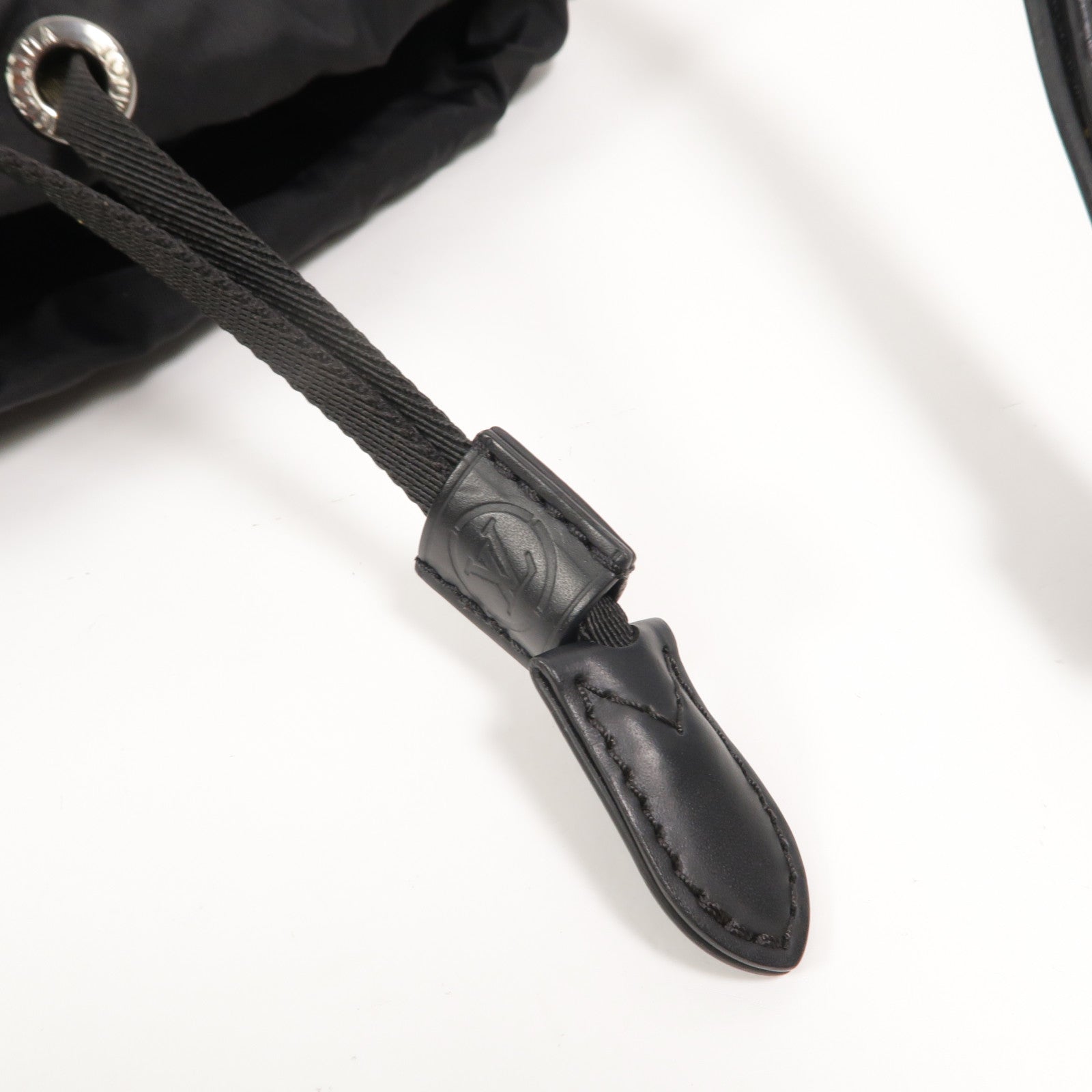 LOUIS VUITTON Monogram Eclipse LV X Fragment肩背袋
