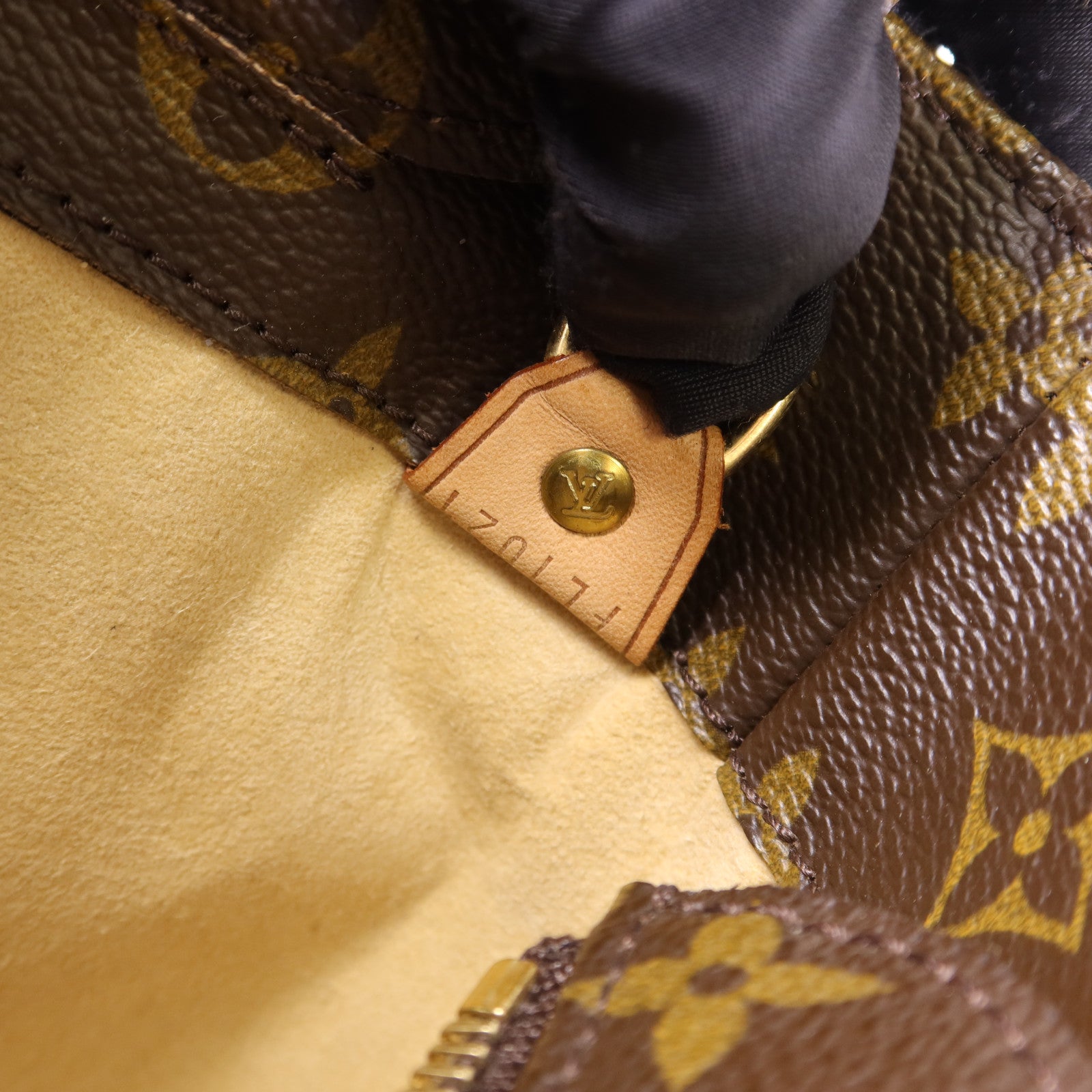 LOUIS VUITTON Monogram Luco Tote Bag金扣肩背袋