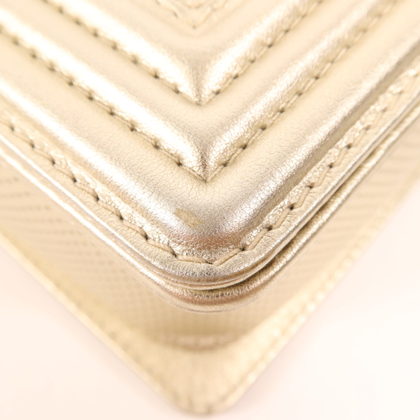 CHANEL 牛皮皮革Boy 28金扣鏈帶肩背袋