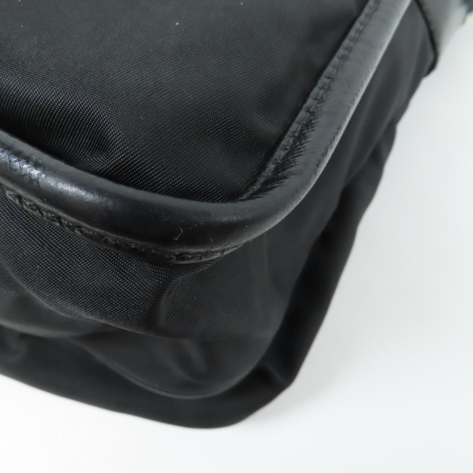 PRADA 尼龍Shoulder Bag銀扣肩背袋