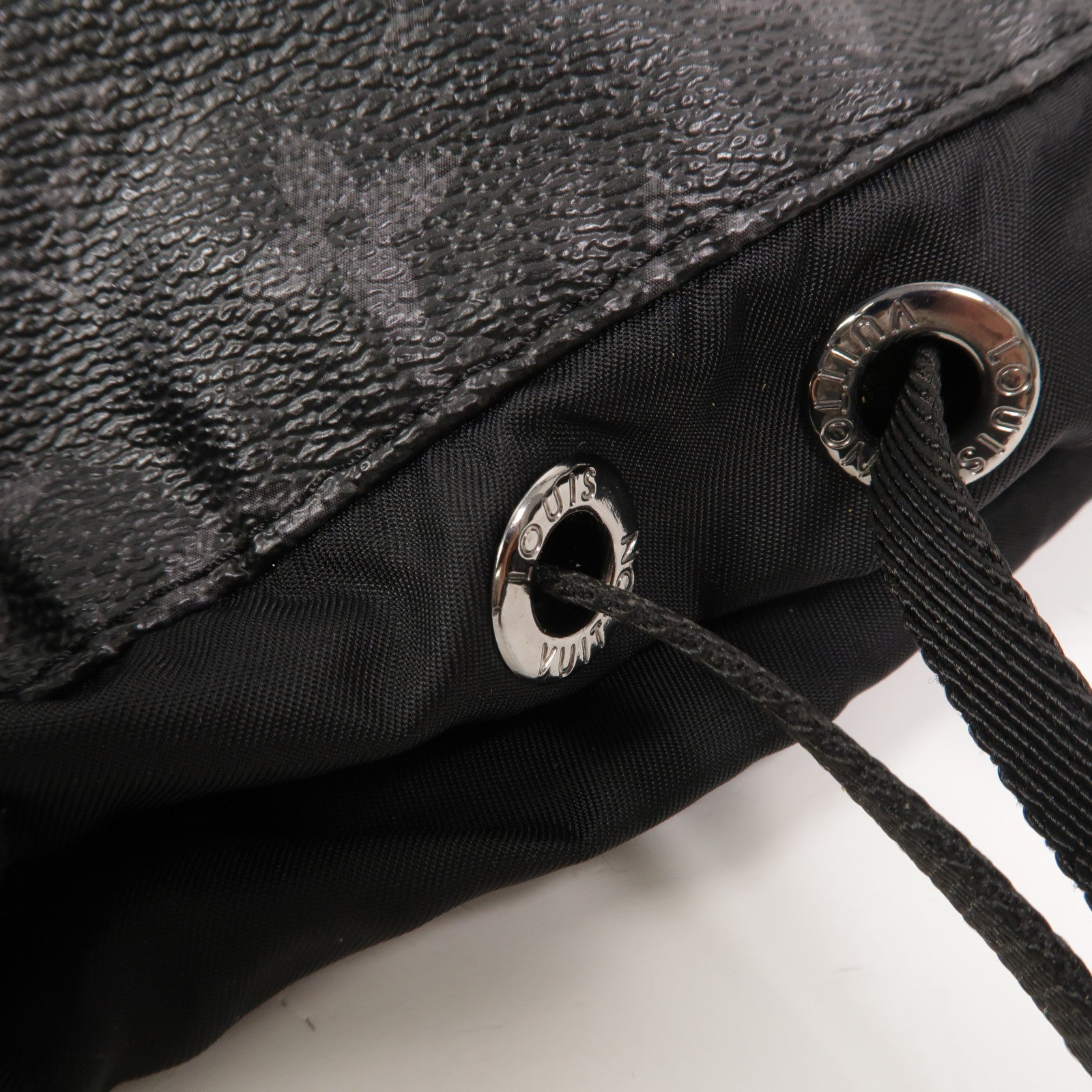 LOUIS VUITTON Monogram Eclipse LV X Fragment肩背袋