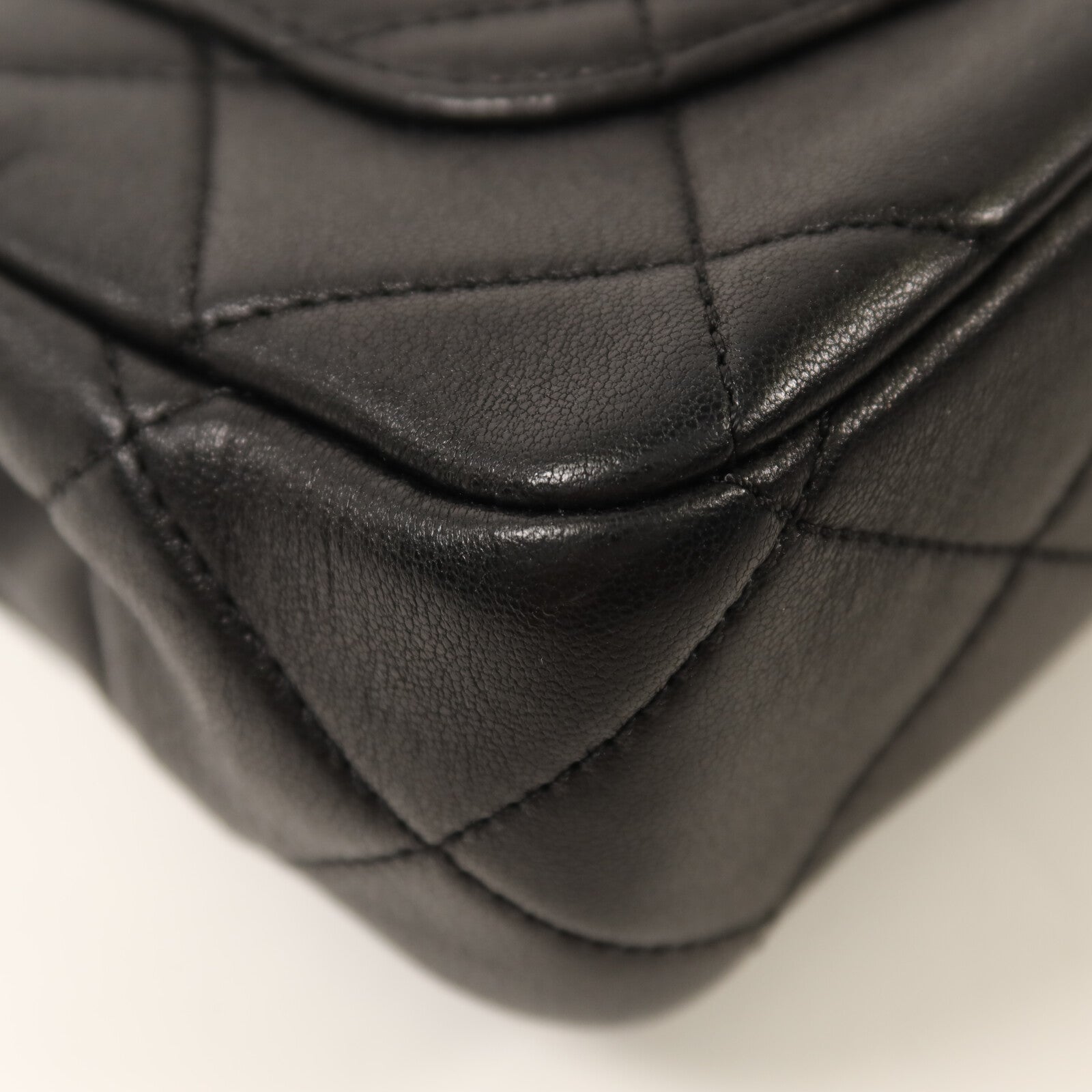 CHANEL 牛皮皮革Mini Matelasse金扣鏈帶手挽肩背兩用袋