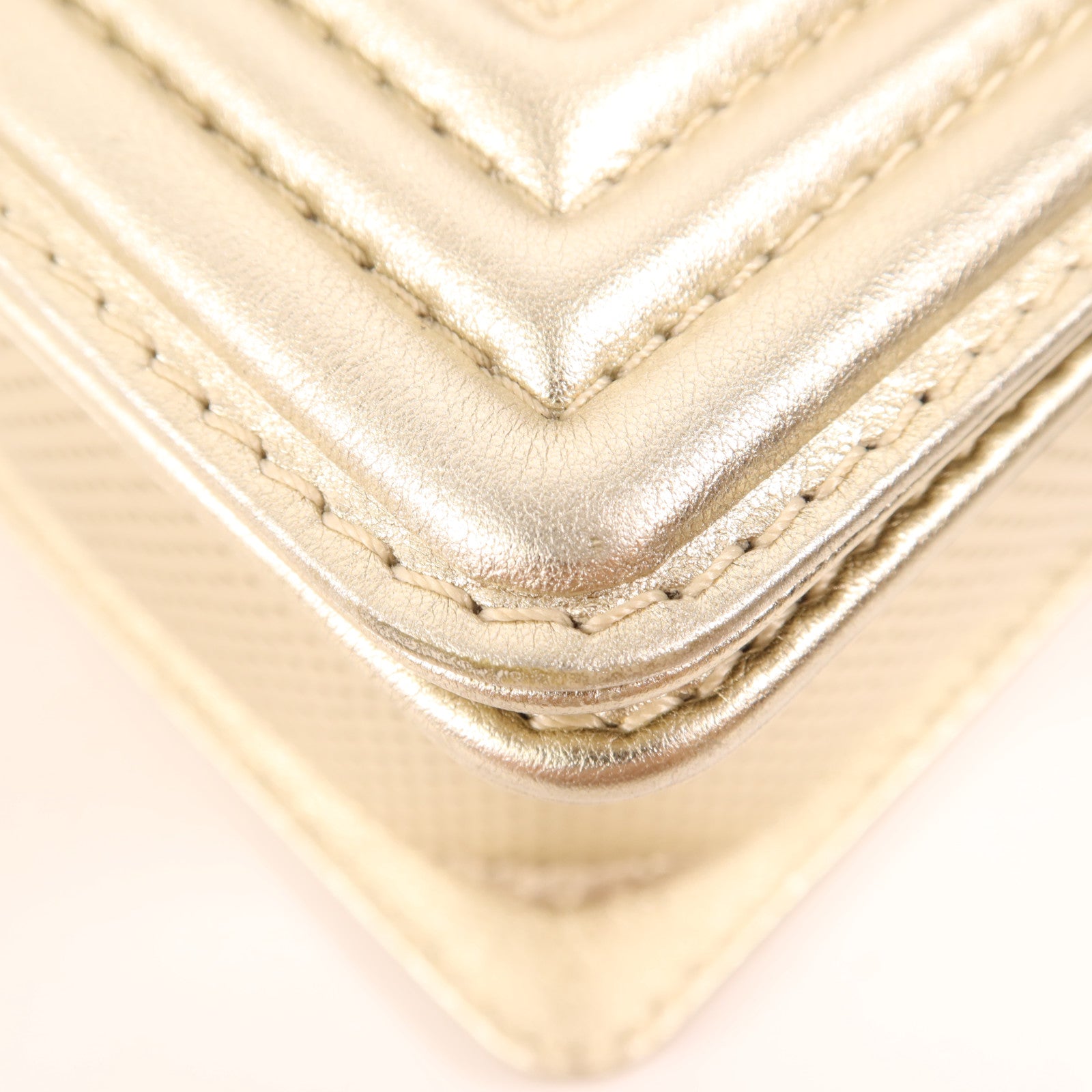 CHANEL 牛皮皮革Boy 28金扣鏈帶肩背袋