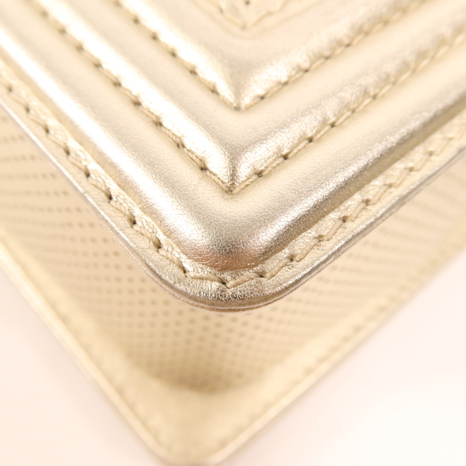 CHANEL 牛皮皮革Boy 28金扣鏈帶肩背袋