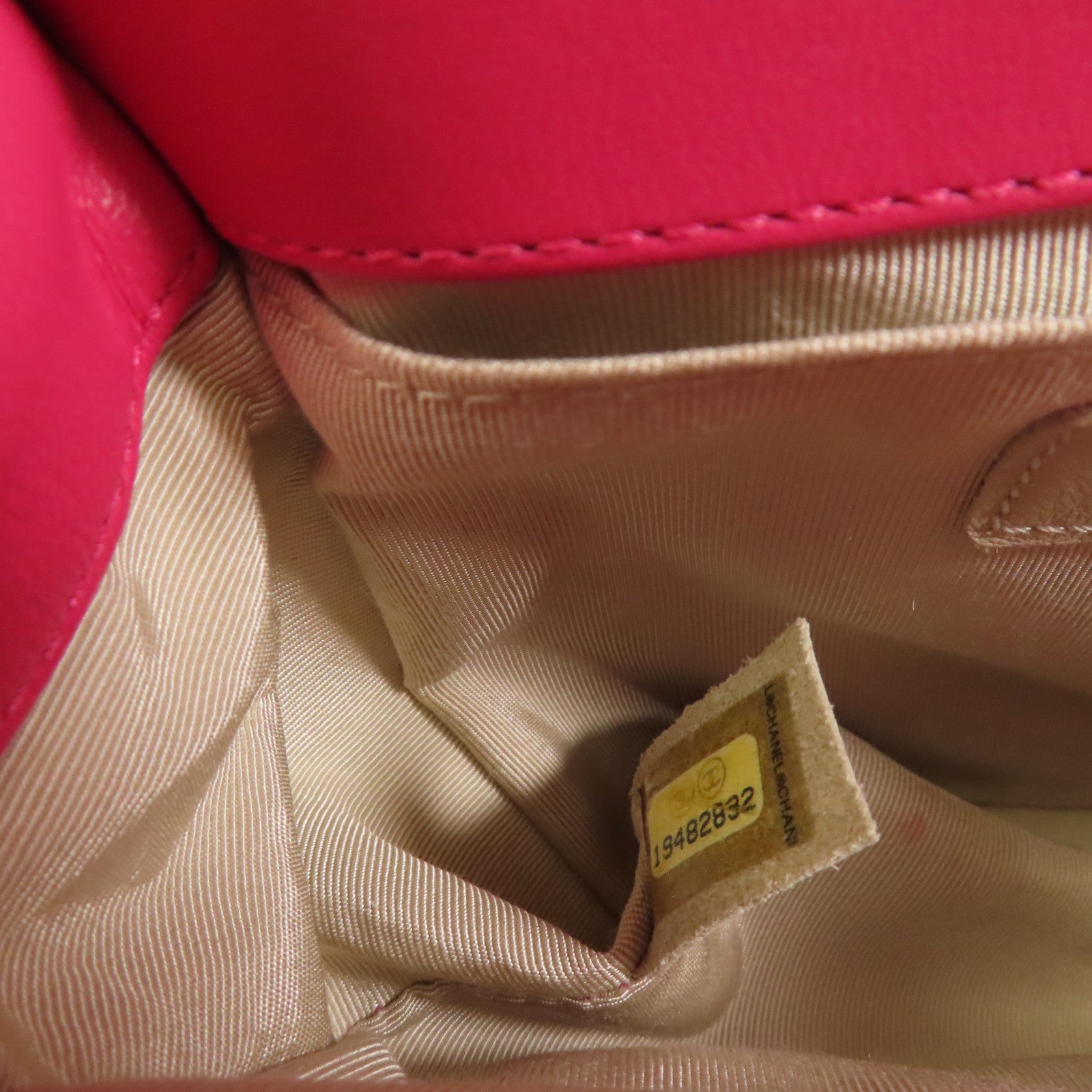 CHANEL 牛皮皮革Boy Chanel銀扣鏈帶肩背袋