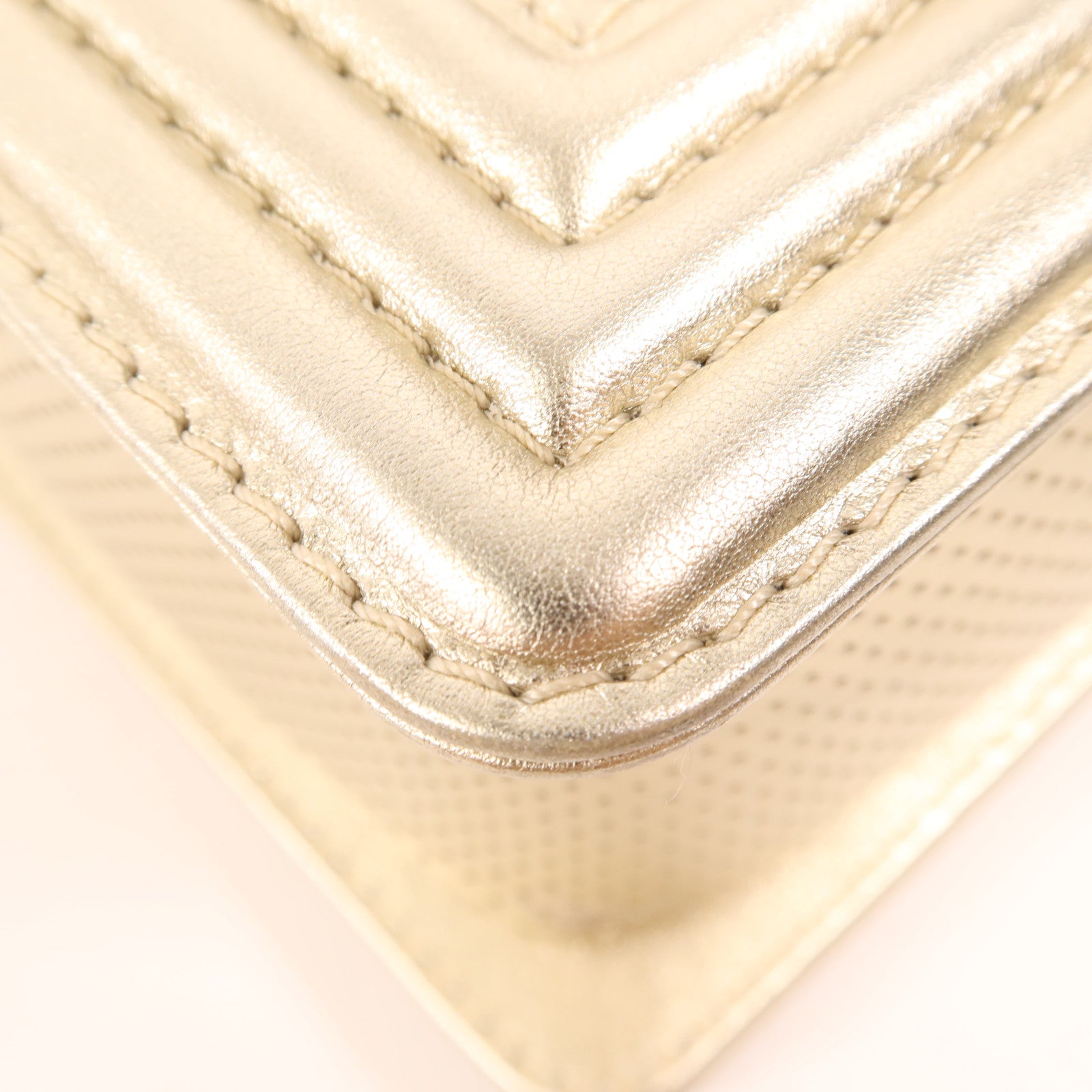 CHANEL 牛皮皮革Boy 28金扣鏈帶肩背袋