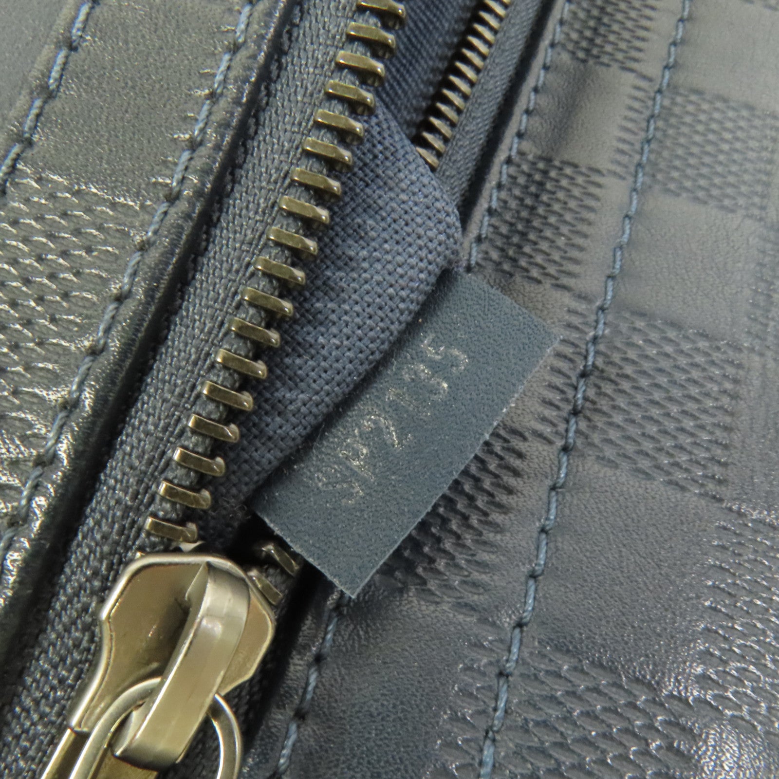 LOUIS VUITTON 【激減優惠】Damier Infini Distrist PM銀扣肩背袋