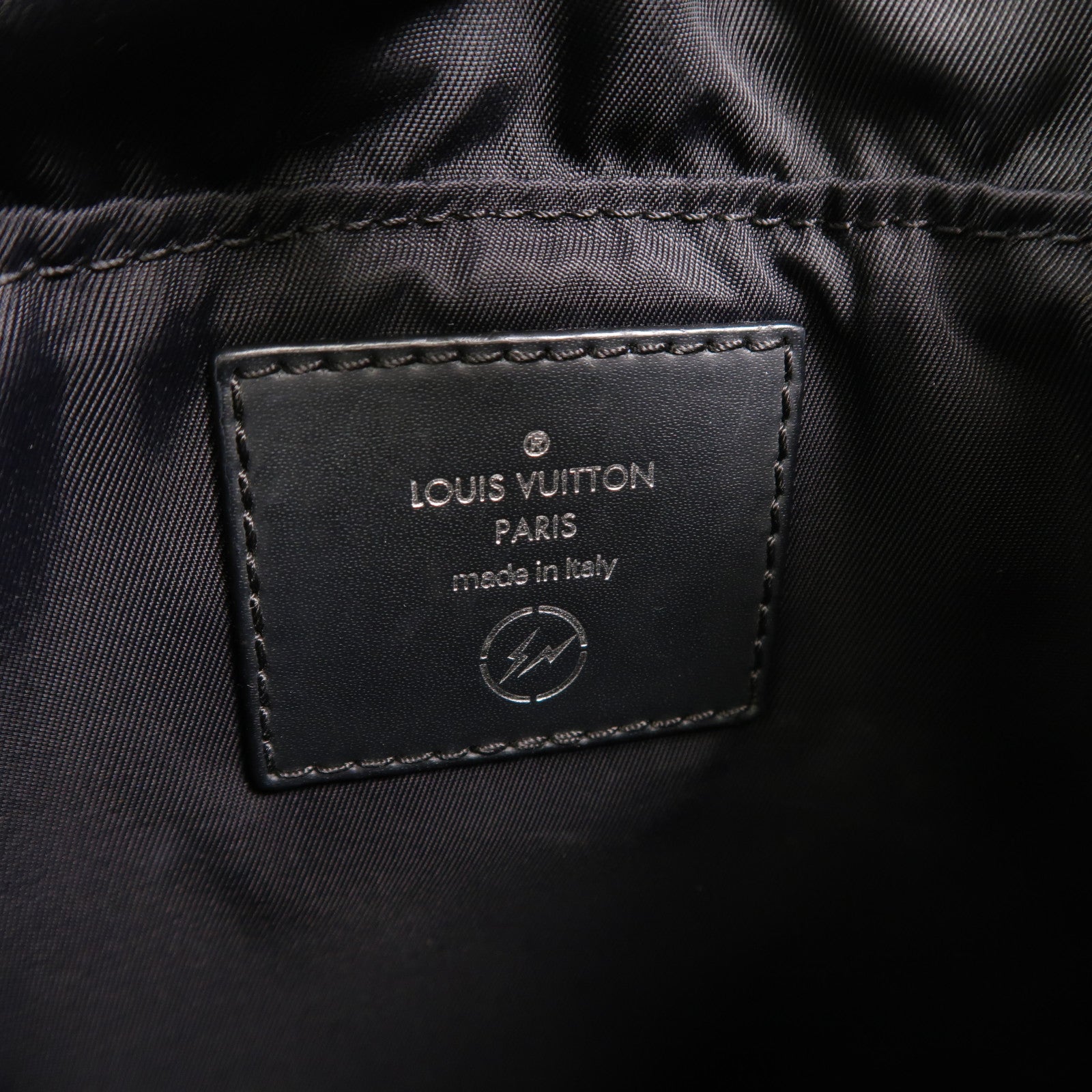 LOUIS VUITTON Monogram Eclipse LV X Fragment肩背袋