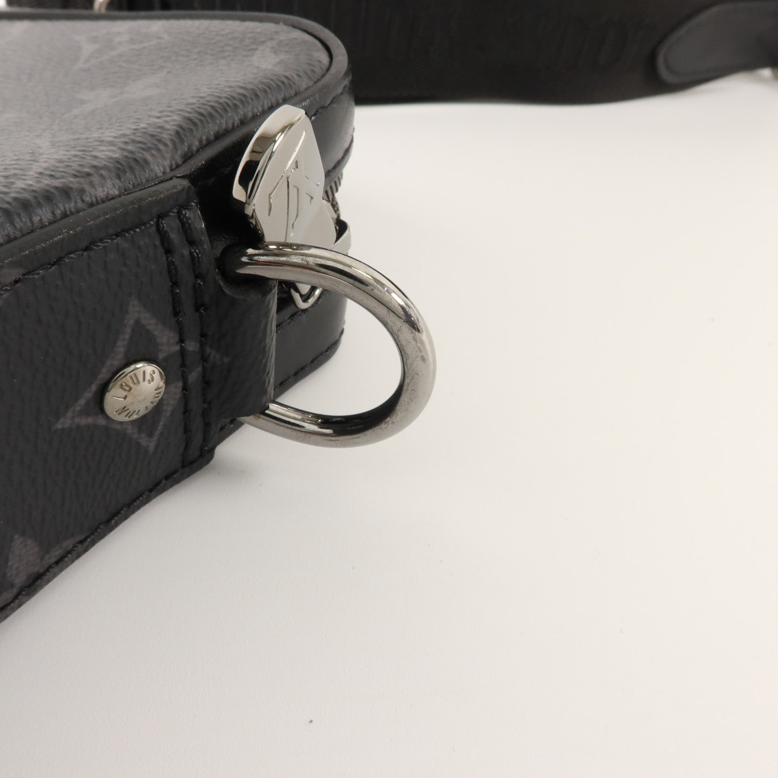 LOUIS VUITTON Monogram Eclipse Reverse Trio Messenger銀扣肩背袋灰色