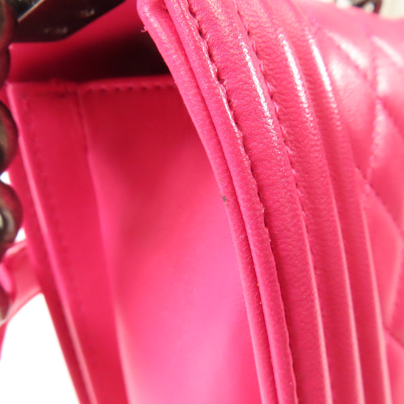 CHANEL 牛皮皮革Boy Chanel銀扣鏈帶肩背袋