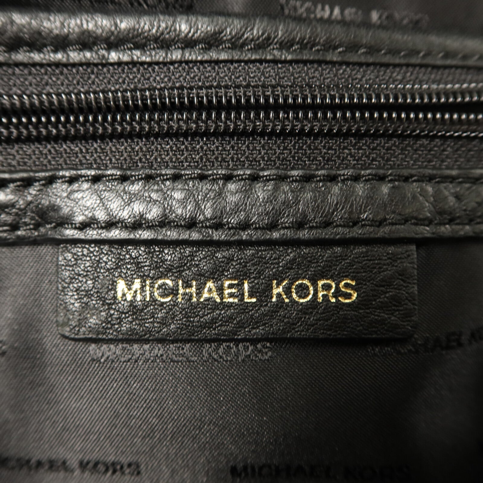 Michael Kors 牛皮皮革Rhea Studded背包