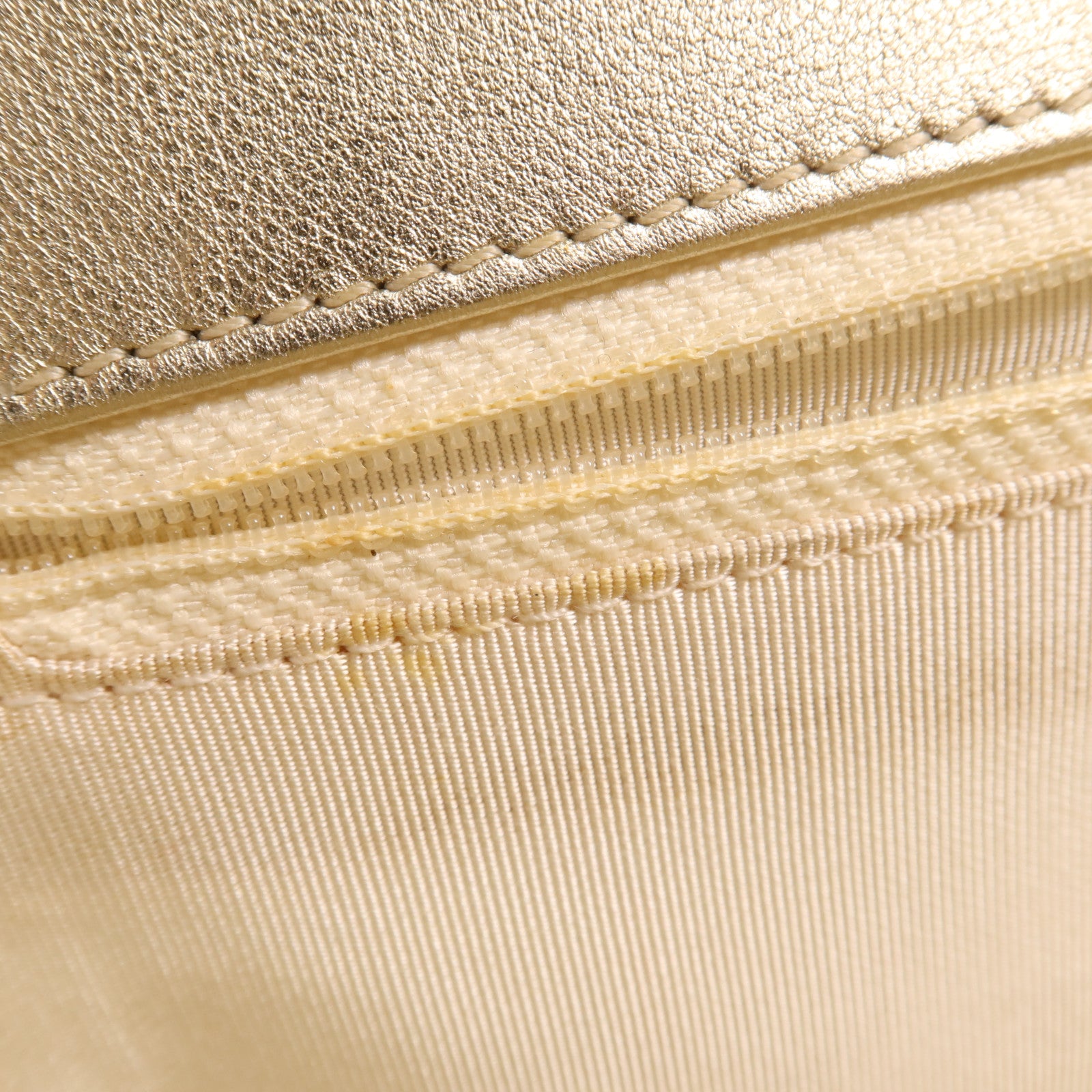 CHANEL 牛皮皮革Boy 28金扣鏈帶肩背袋