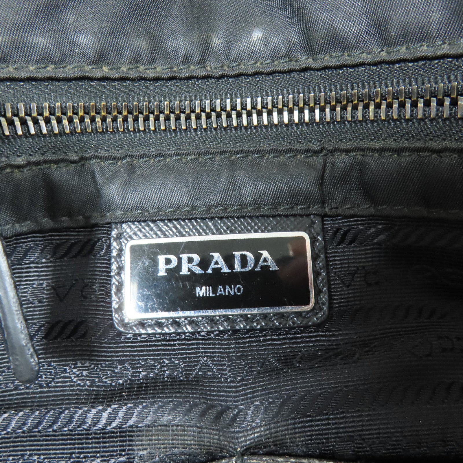 PRADA 尼龍Shoulder Bag銀扣肩背袋