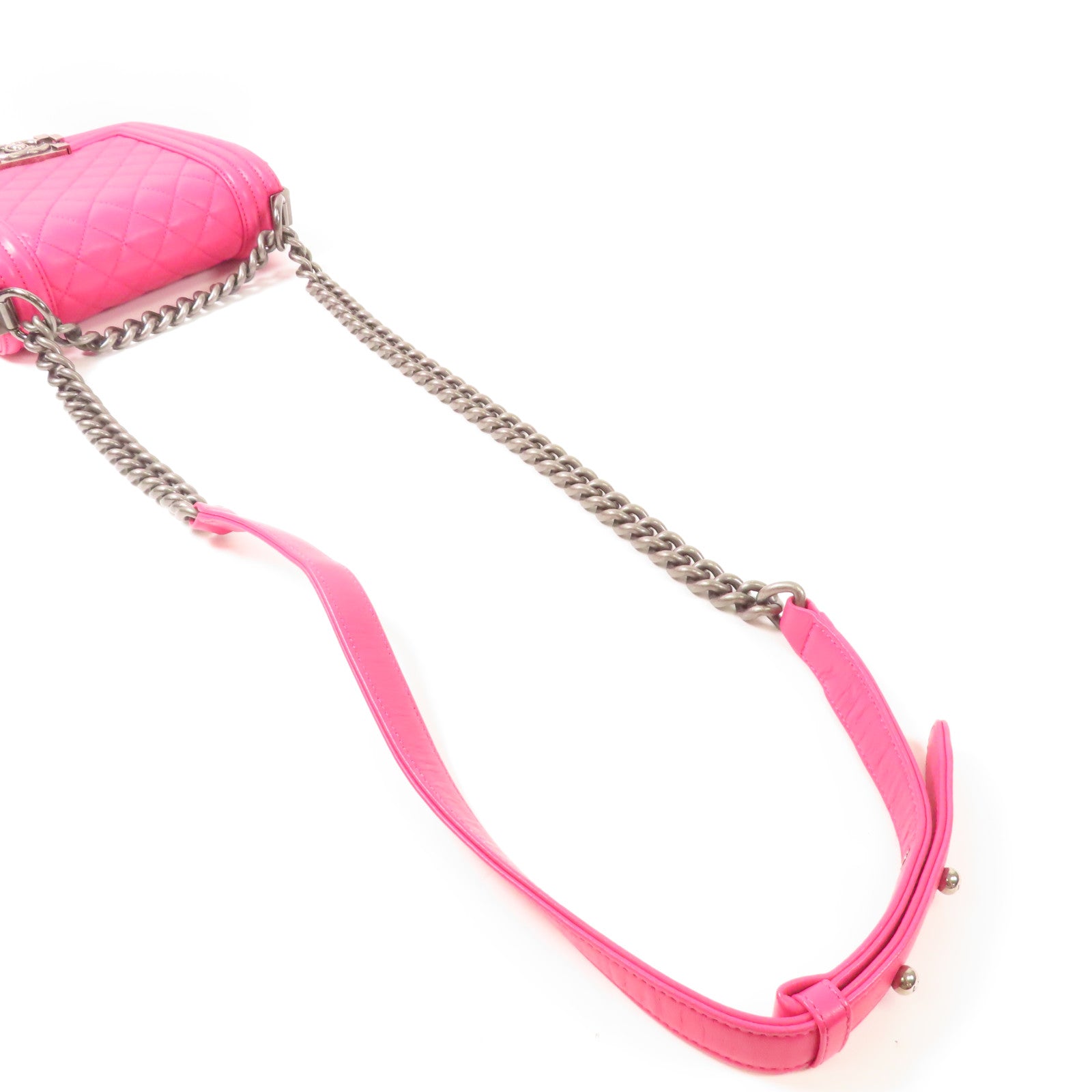 CHANEL 牛皮皮革Boy Chanel銀扣鏈帶肩背袋