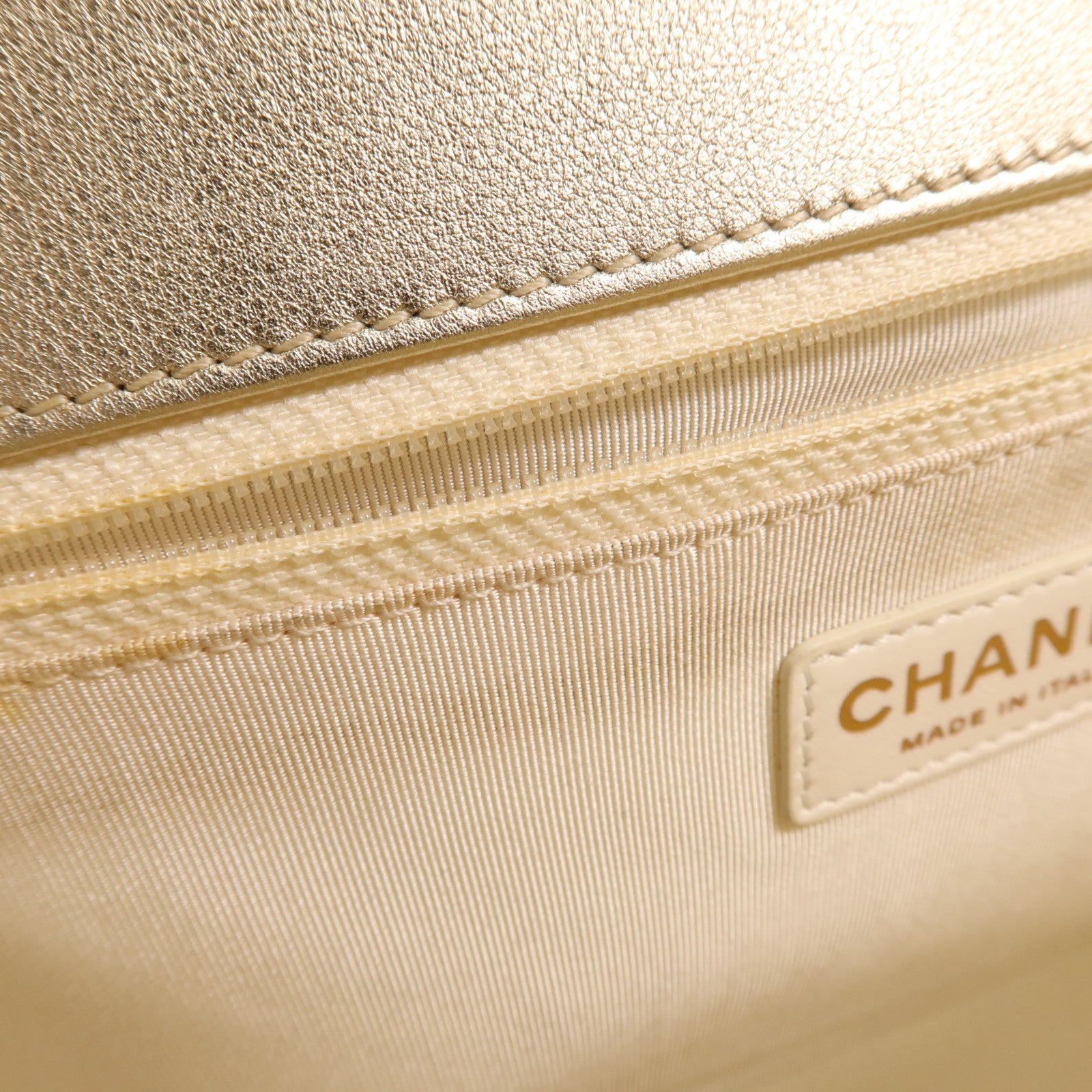 CHANEL 牛皮皮革Boy 28金扣鏈帶肩背袋