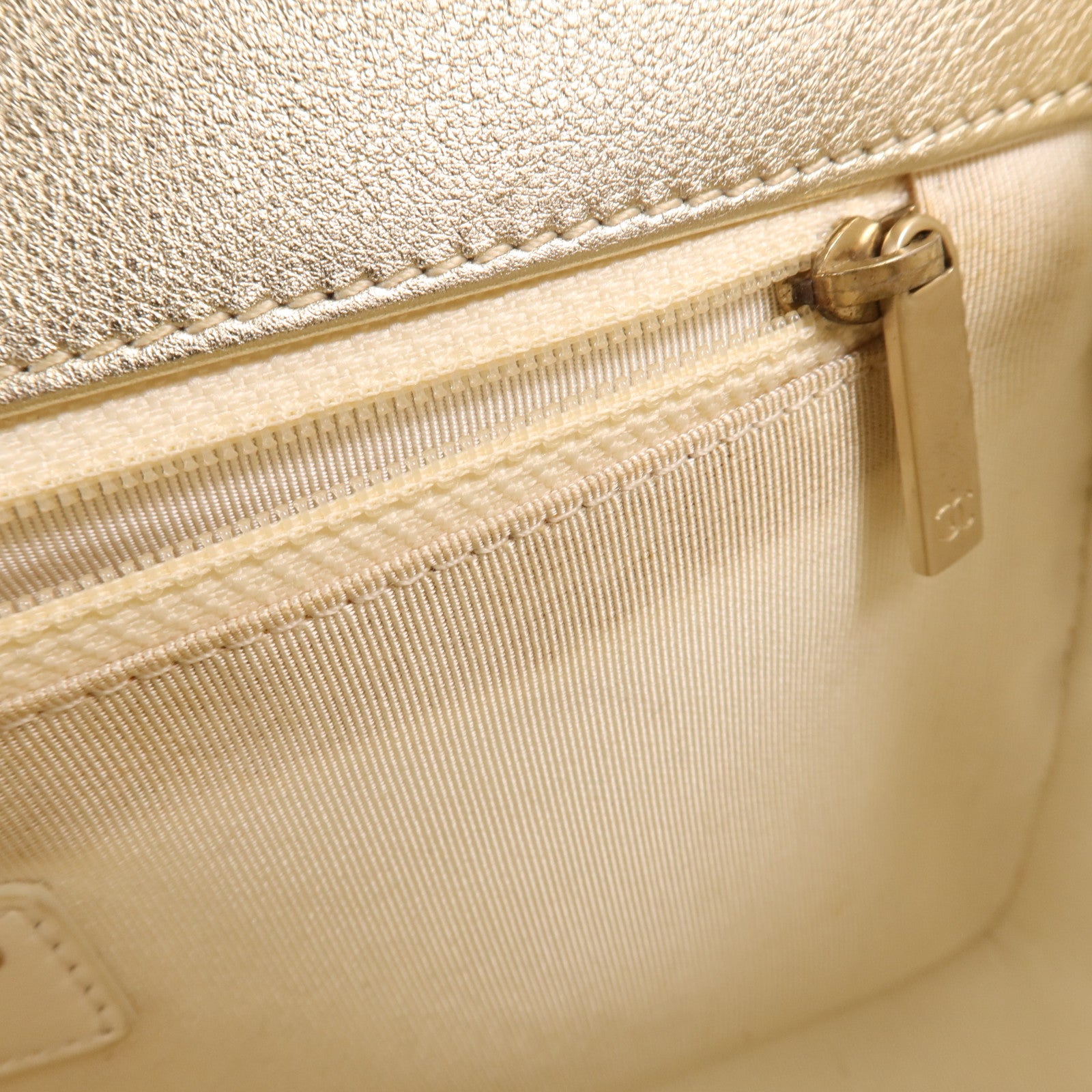 CHANEL 牛皮皮革Boy 28金扣鏈帶肩背袋