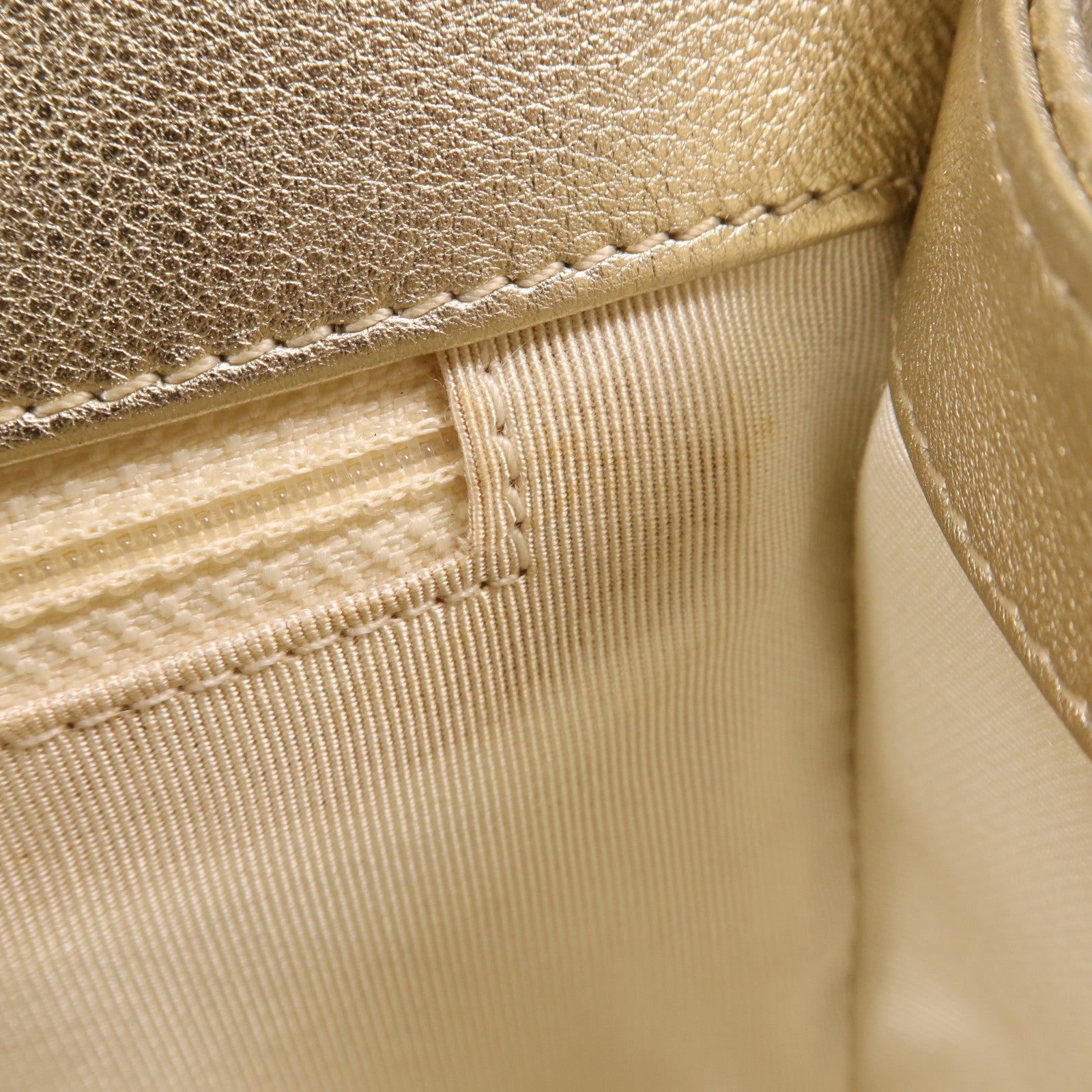 CHANEL 牛皮皮革Boy 28金扣鏈帶肩背袋