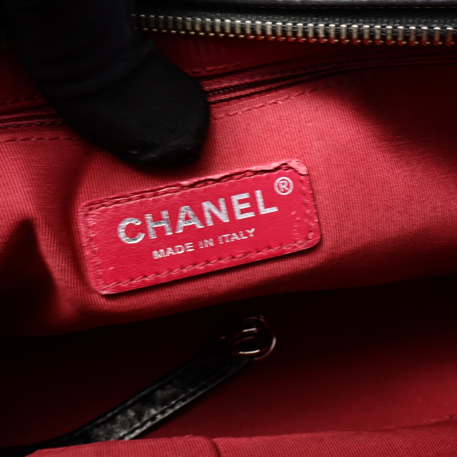 CHANEL 牛皮皮革Gabrielle Medium鏈帶肩背袋