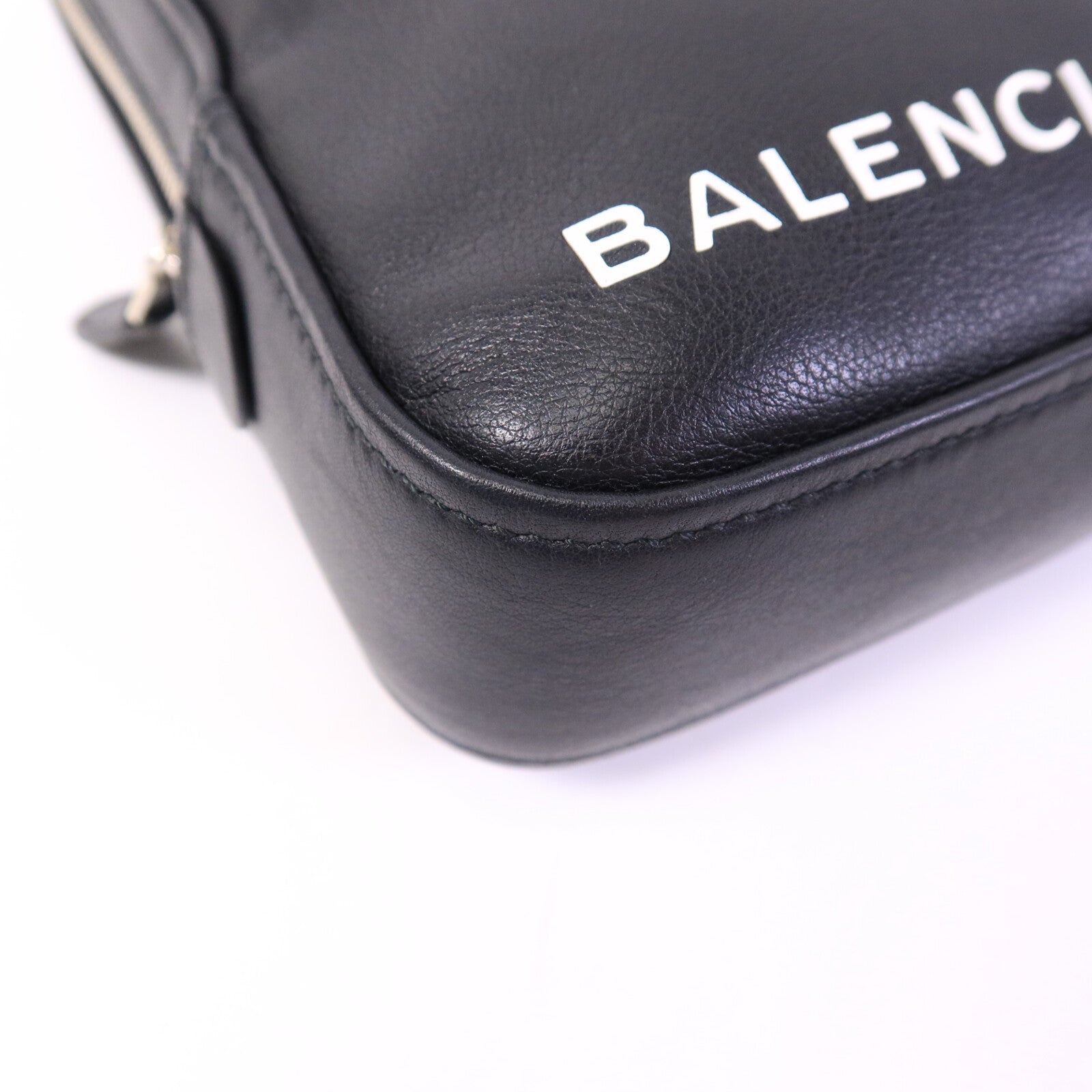 BALENCIAGA 牛皮皮革Triangle Clutch手拿包