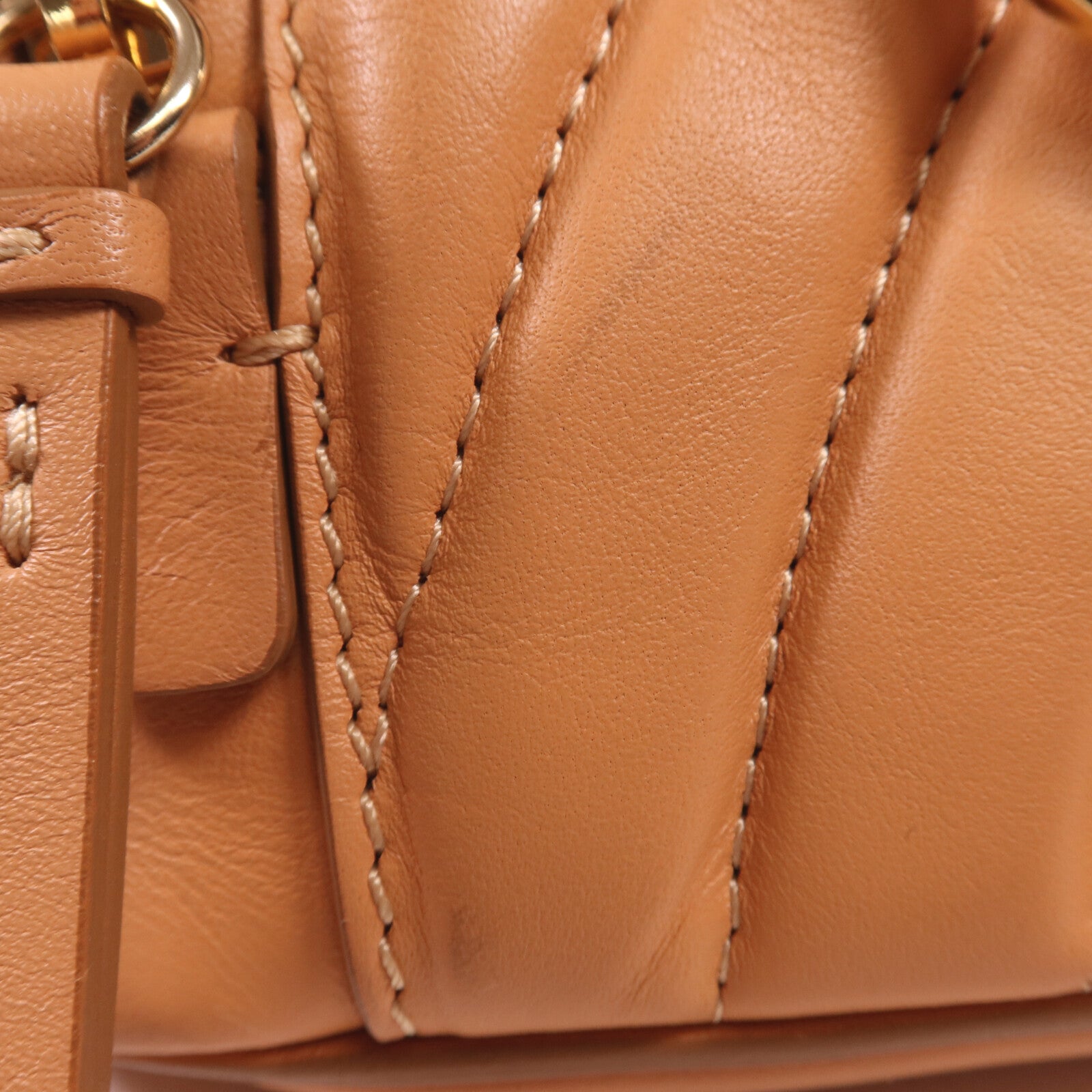 Chloe 牛皮皮革Backpack金扣背包