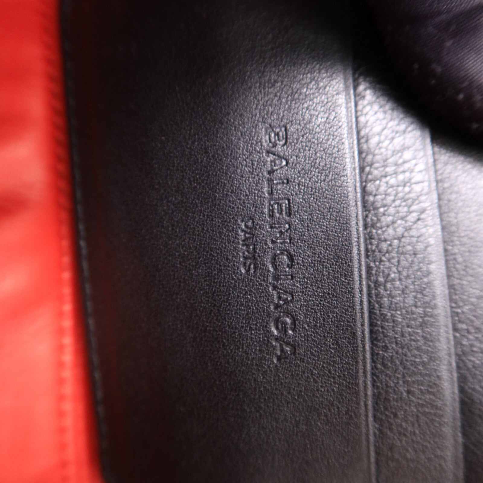 BALENCIAGA 牛皮皮革Triangle Clutch手拿包