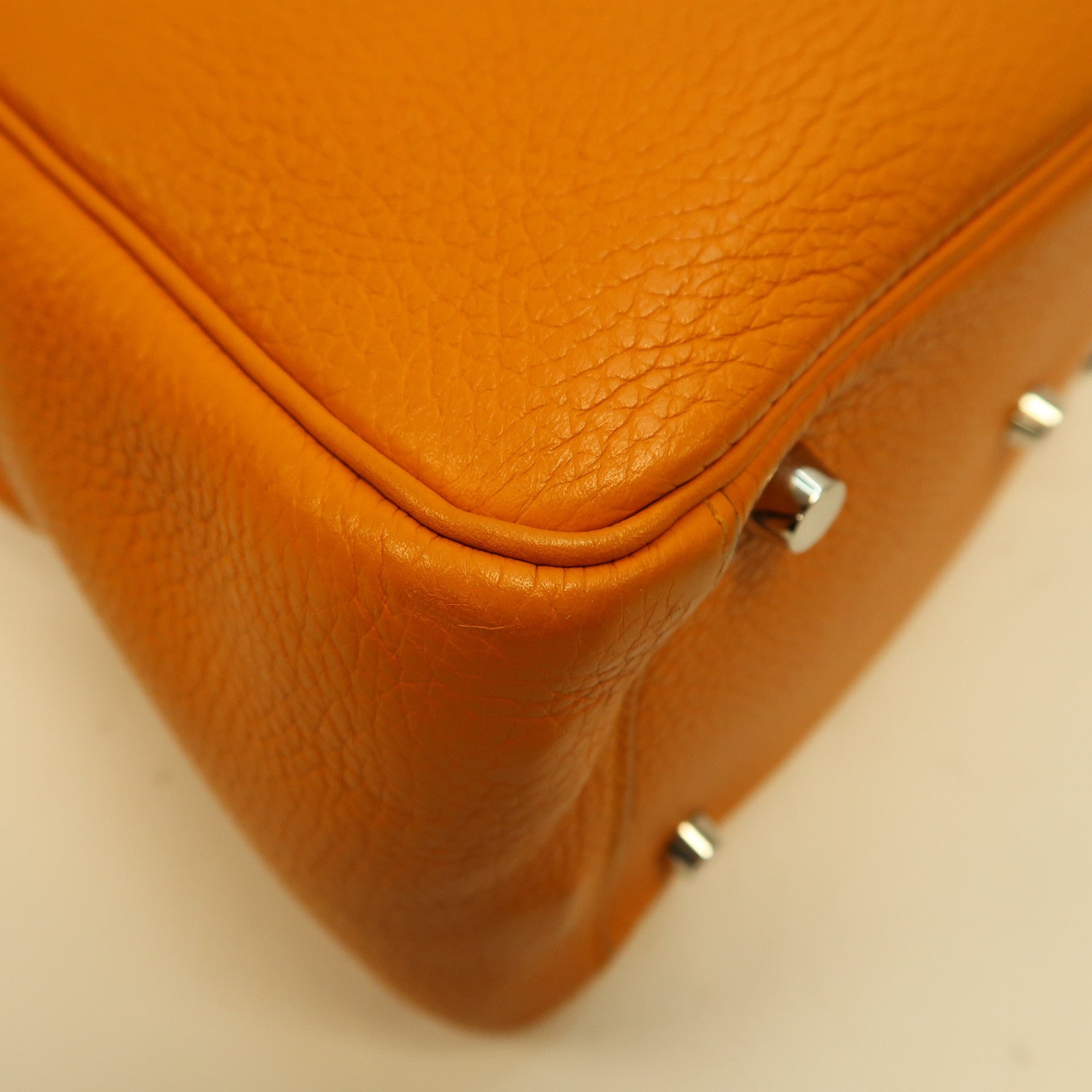 HERMES Clemence皮革Lindy 26銀扣手挽肩背兩用袋Apricot杏桃黃