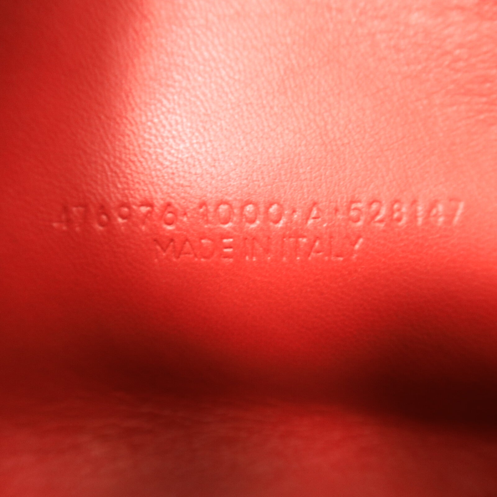 BALENCIAGA 牛皮皮革Triangle Clutch手拿包