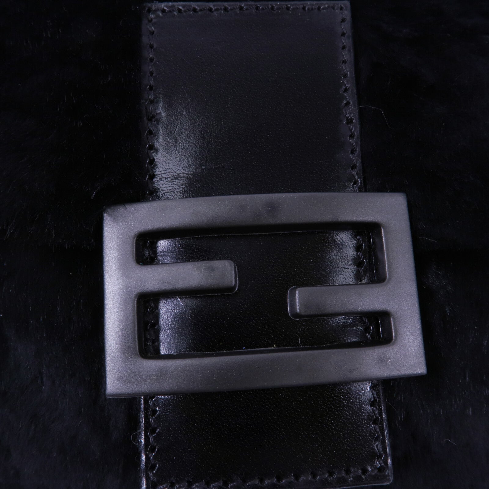FENDI 兔毛Baguette Bag肩背袋