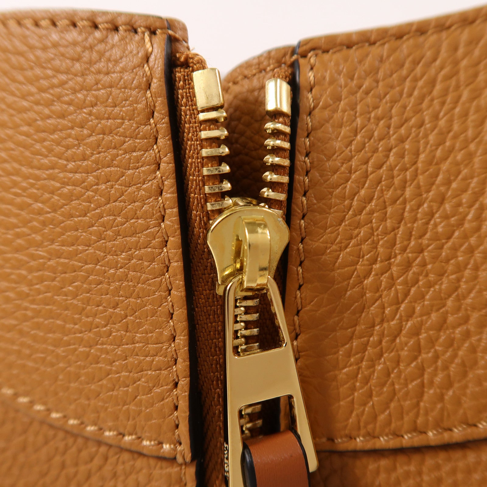 LOEWE 牛皮皮革Compact Hammock Bag金扣手挽肩背兩用袋