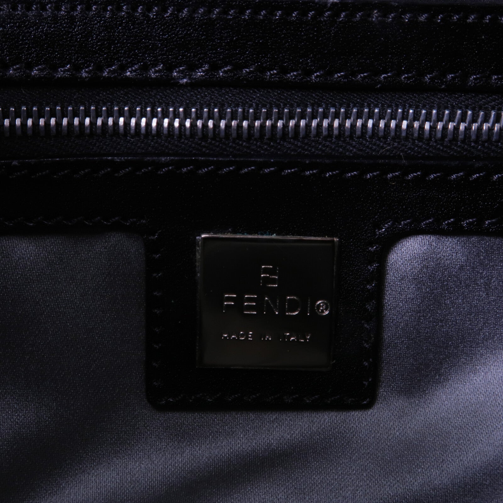 FENDI 兔毛Baguette Bag肩背袋