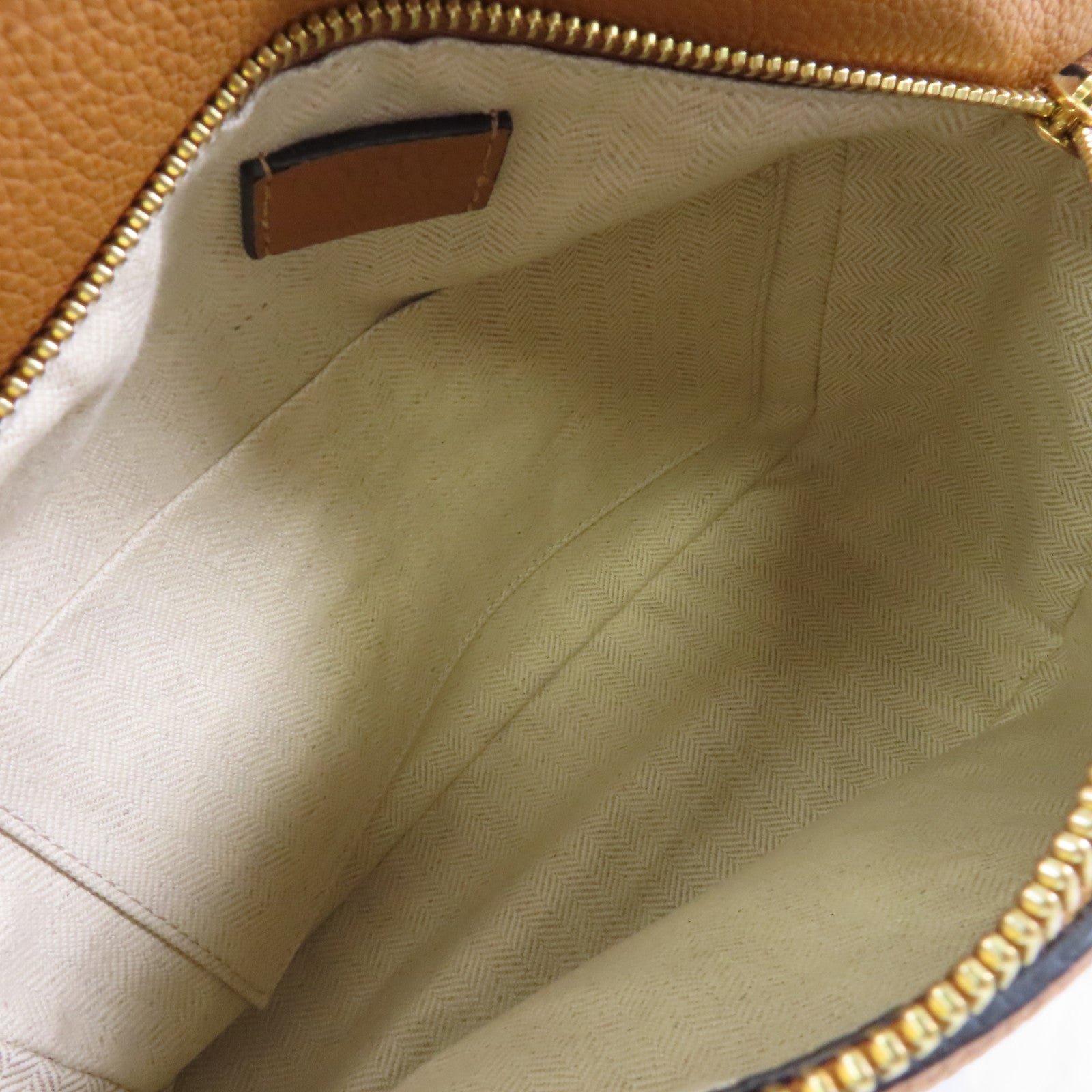 LOEWE 牛皮皮革Puzzle Small金扣手挽肩背兩用袋棕色