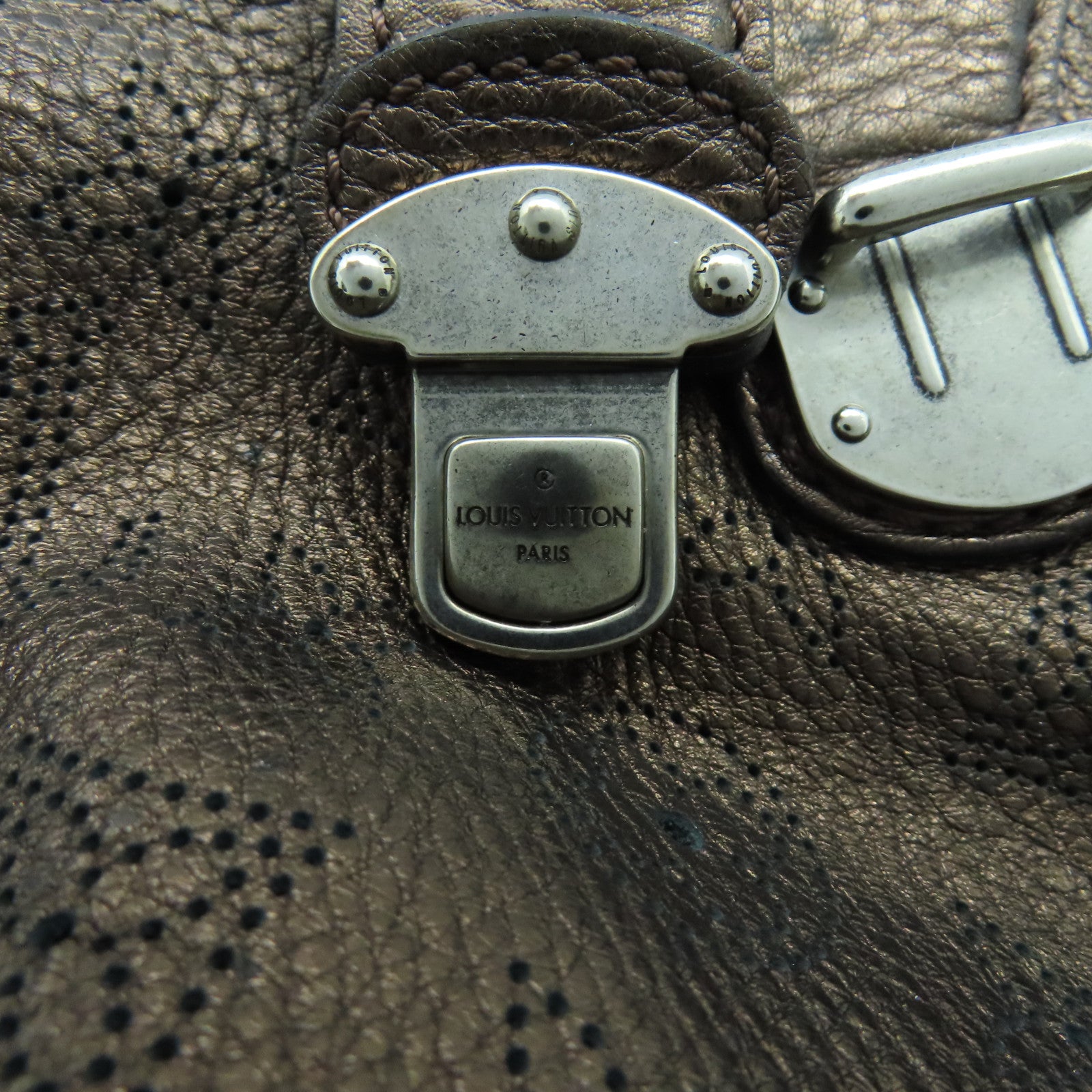 LOUIS VUITTON **【清倉大減價】Mahina Mahina XS銀扣肩背袋啡色