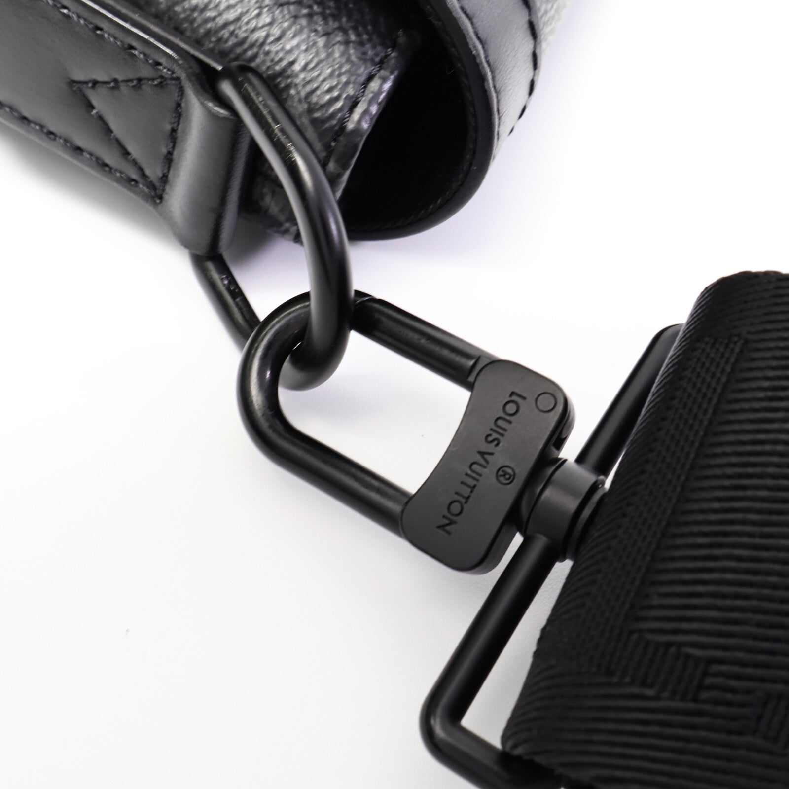 LOUIS VUITTON Monogram Eclipse Saumur肩背袋