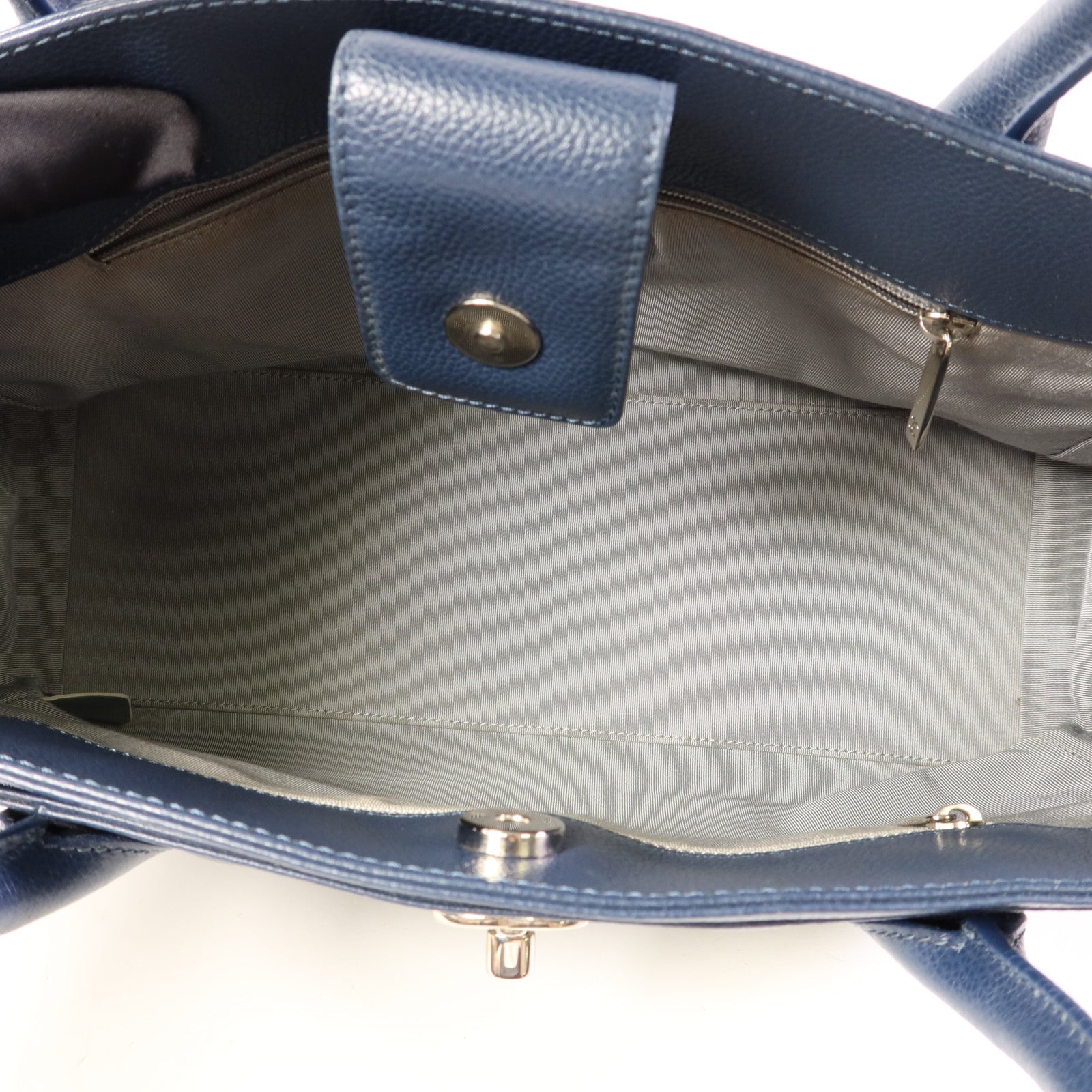 CHANEL 牛皮皮革Shoulder Bag銀扣肩背袋