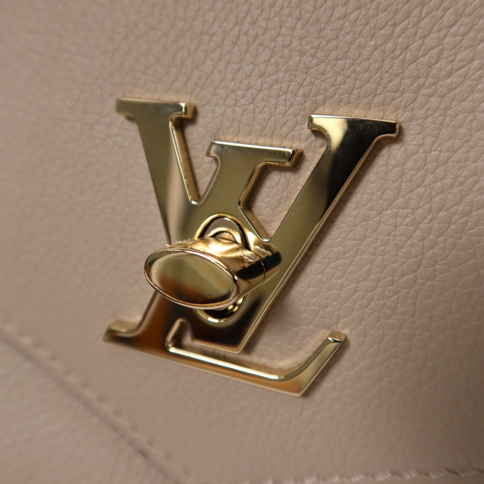 LOUIS VUITTON 牛皮皮革Mylockme金扣鏈帶肩背袋