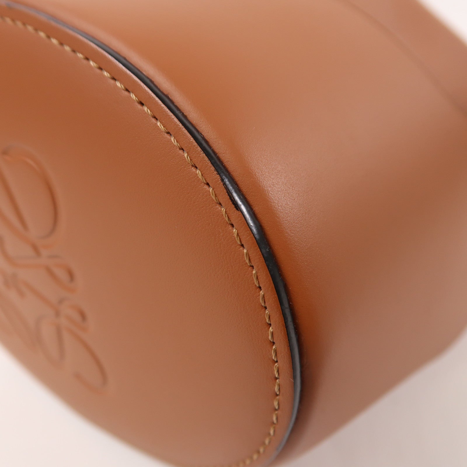 LOEWE 牛皮皮革Balloon金扣肩背袋